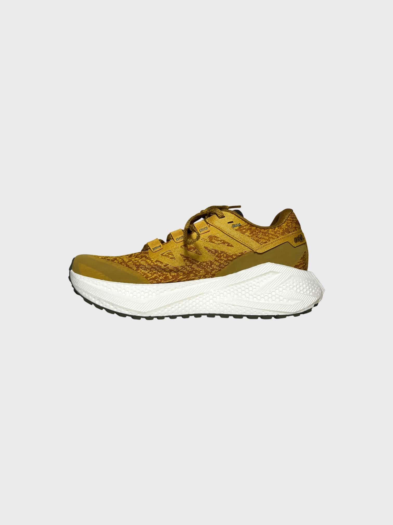 kamu-outdoors-product-aero-glide-3-grvl-juoksukengat-keltainen-3_processed.webp