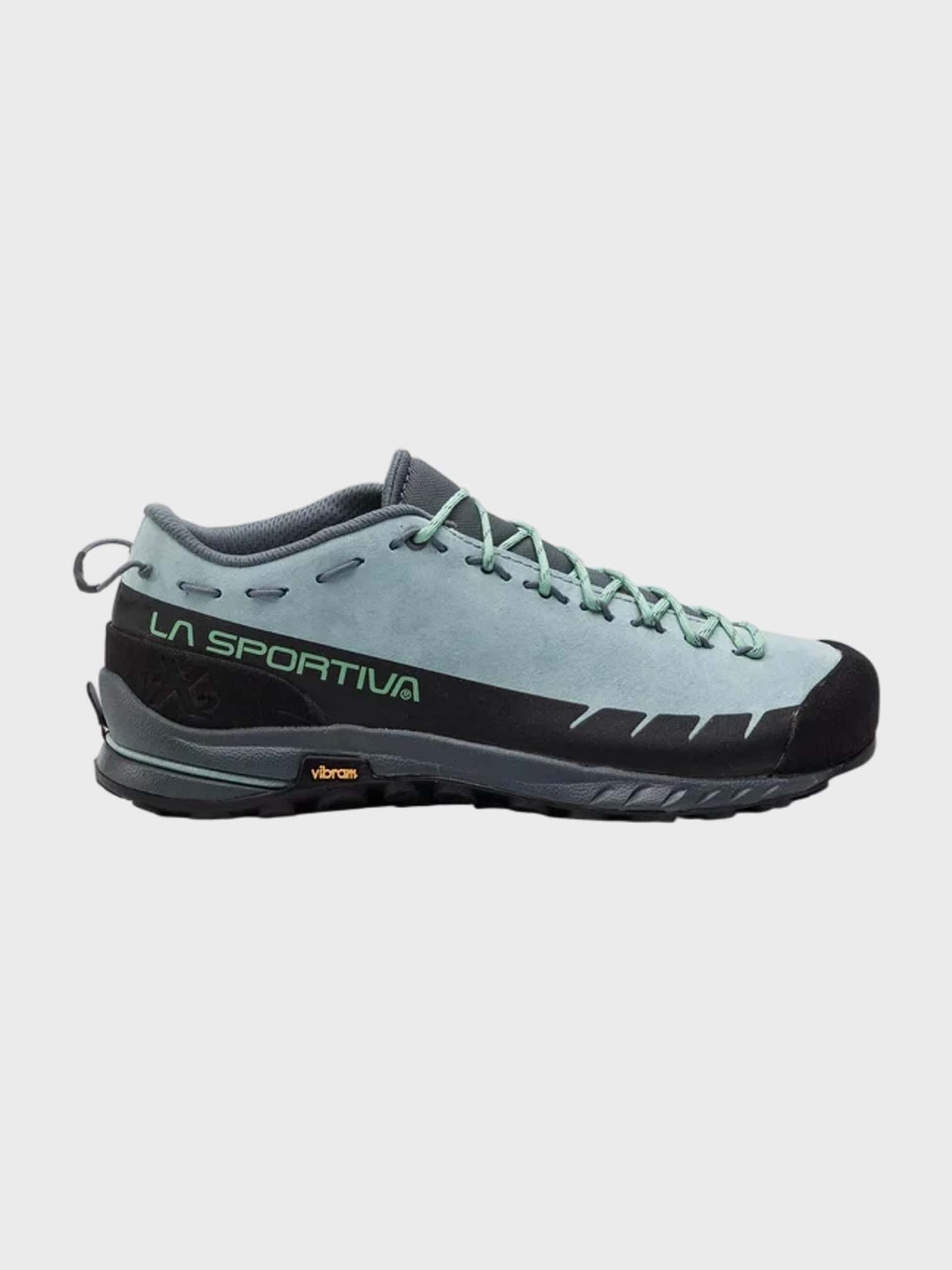 kamu-outdoors-product-tx2-leather-woman-approach-kengat-stone-bluejade-green-4_processed.webp