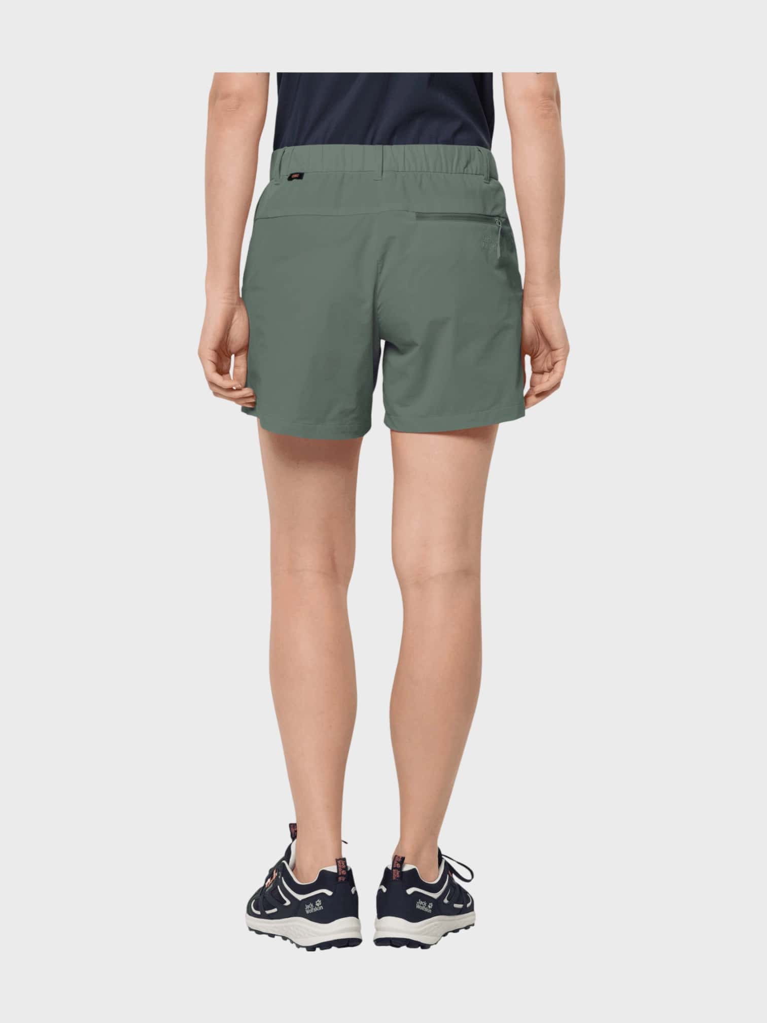 kamu-outdoors-product-pack-go-naisten-shortsit-hedge-green-2_processed.webp