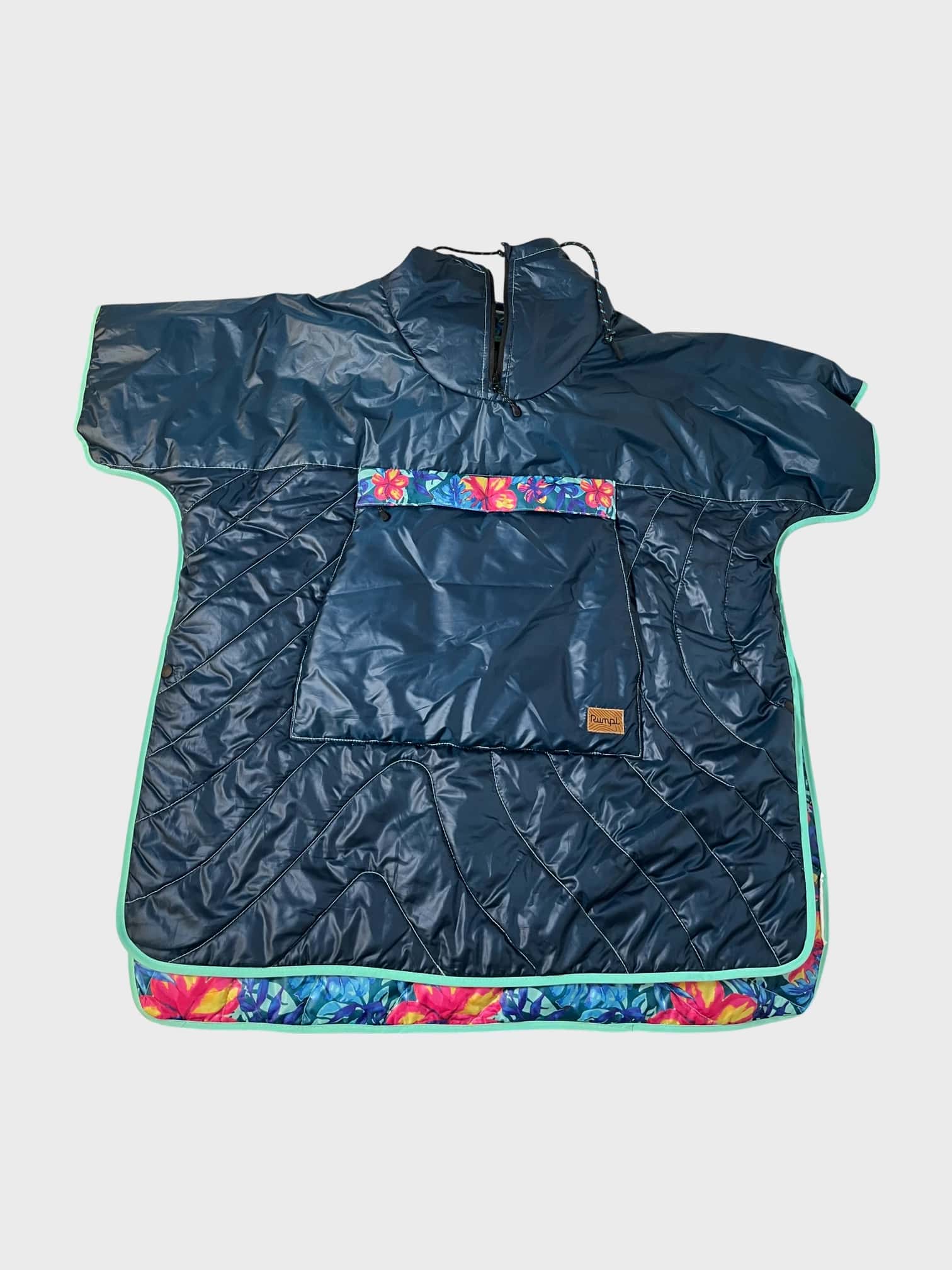 kamu-outdoors-product-rumpl-poncho-sininen-1_processed.webp