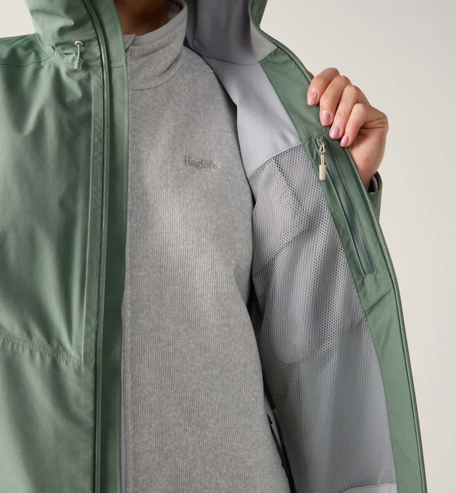 kamu-outdoors-product-zodiac-iii-jacket-women-naisten-kuoritakki-chlorophyll-green-11_processed.webp