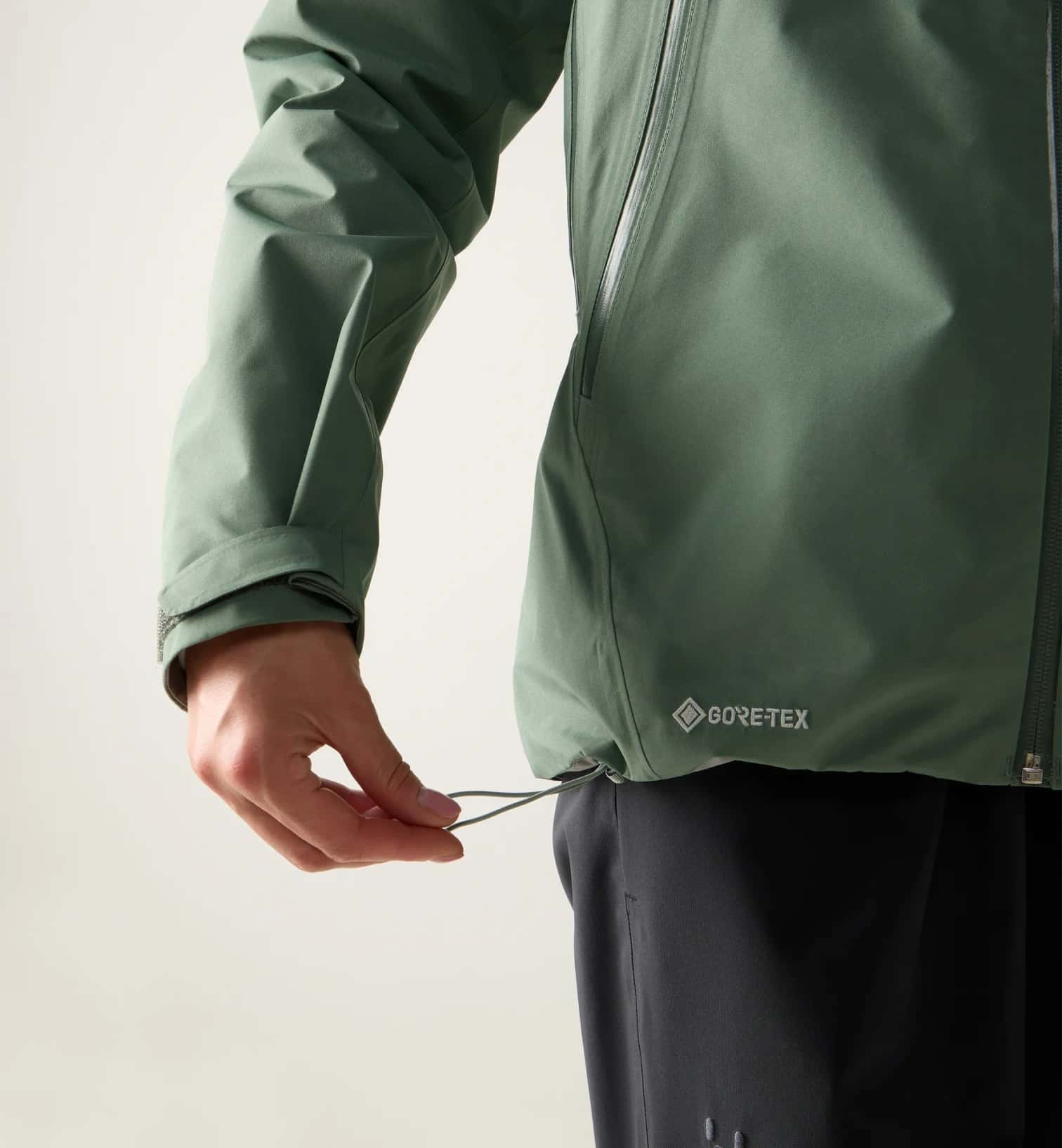 kamu-outdoors-product-zodiac-iii-jacket-women-naisten-kuoritakki-chlorophyll-green-12_processed.webp