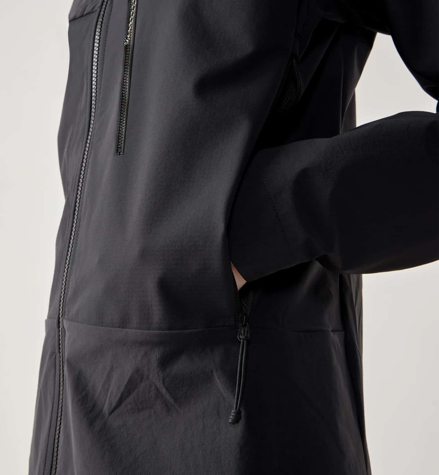 kamu-outdoors-product-roc-sight-softshell-ii-jacket-women-naisten-kuoritakki-true-black-15_processed.webp