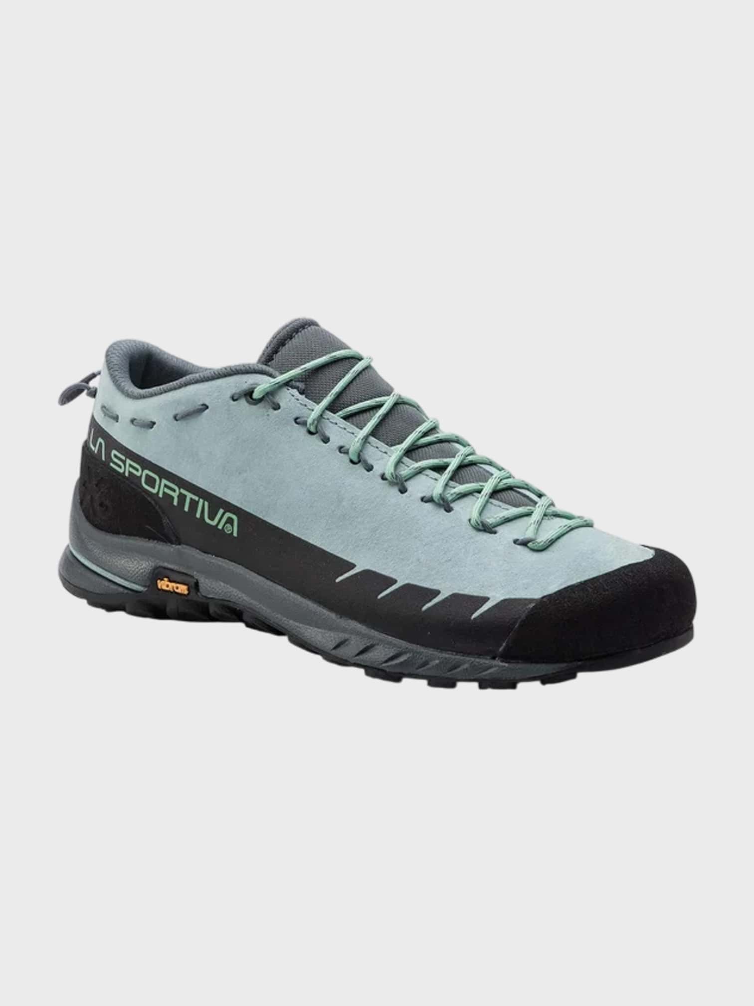 kamu-outdoors-product-tx2-leather-woman-approach-kengat-stone-bluejade-green-6_processed.webp