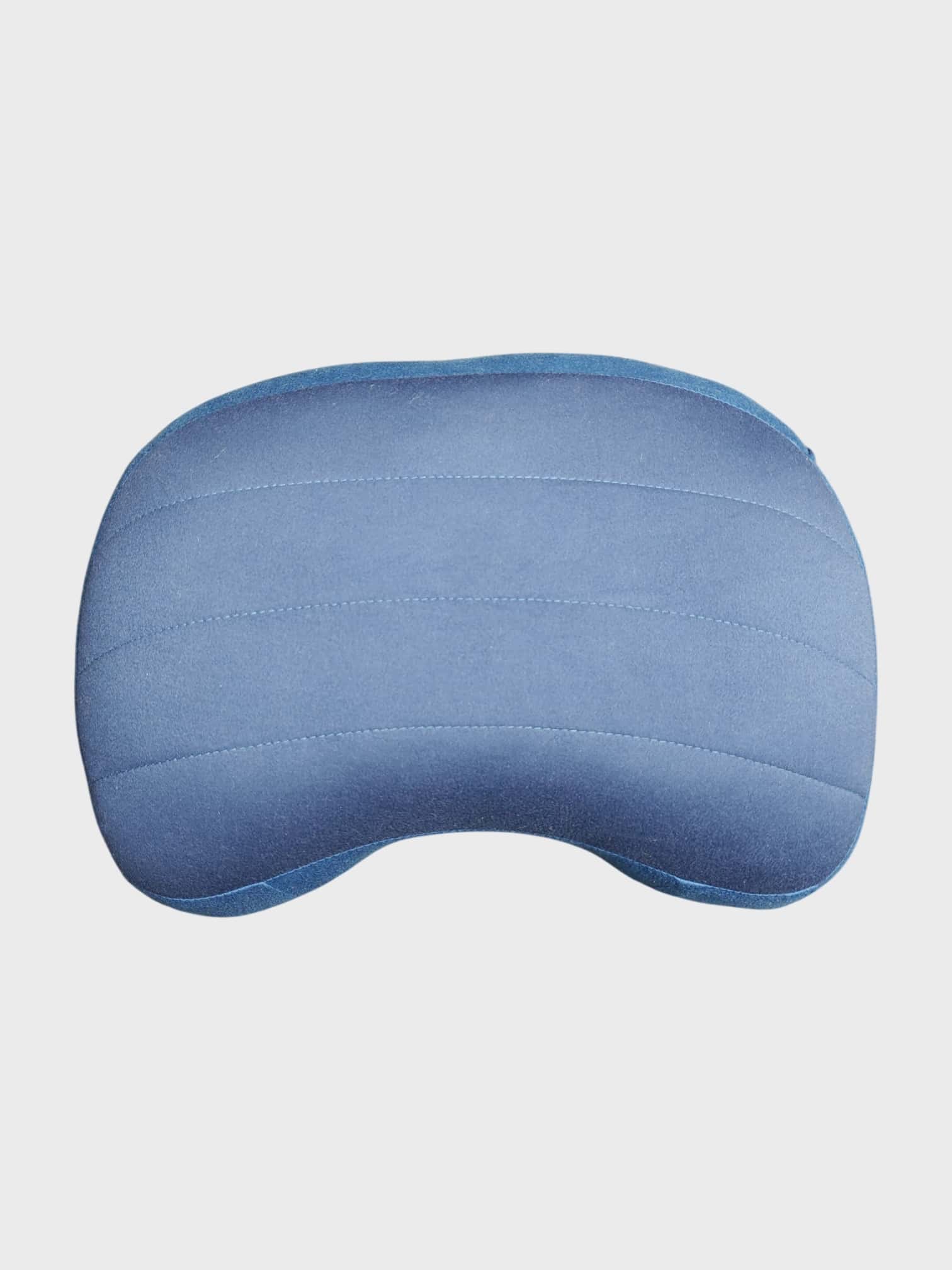kamu-outdoors-product-aeros-pillow-premium-regular-sininen-2_processed.webp