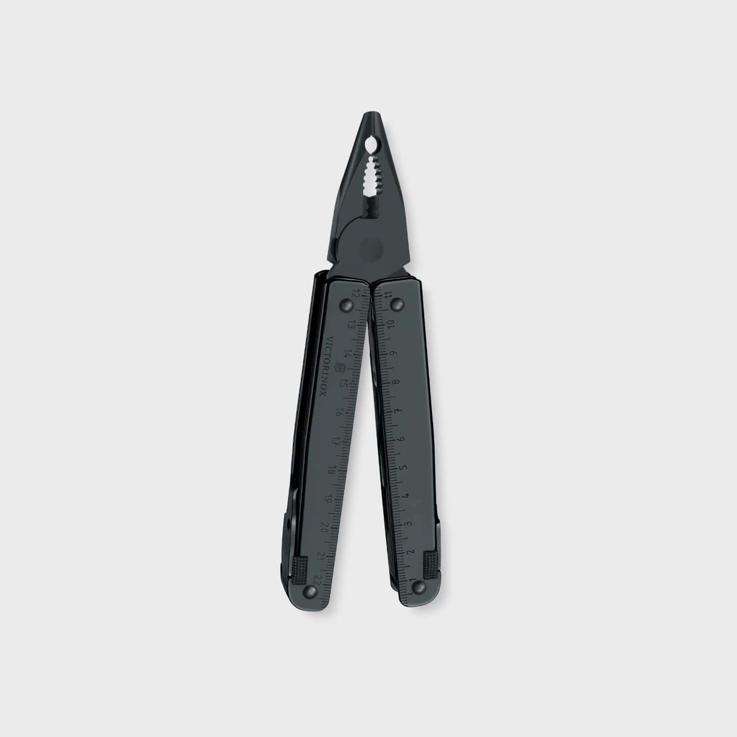 kamu-outdoors-product-victorinox_monitoimityokalu3-photoroom.jpg