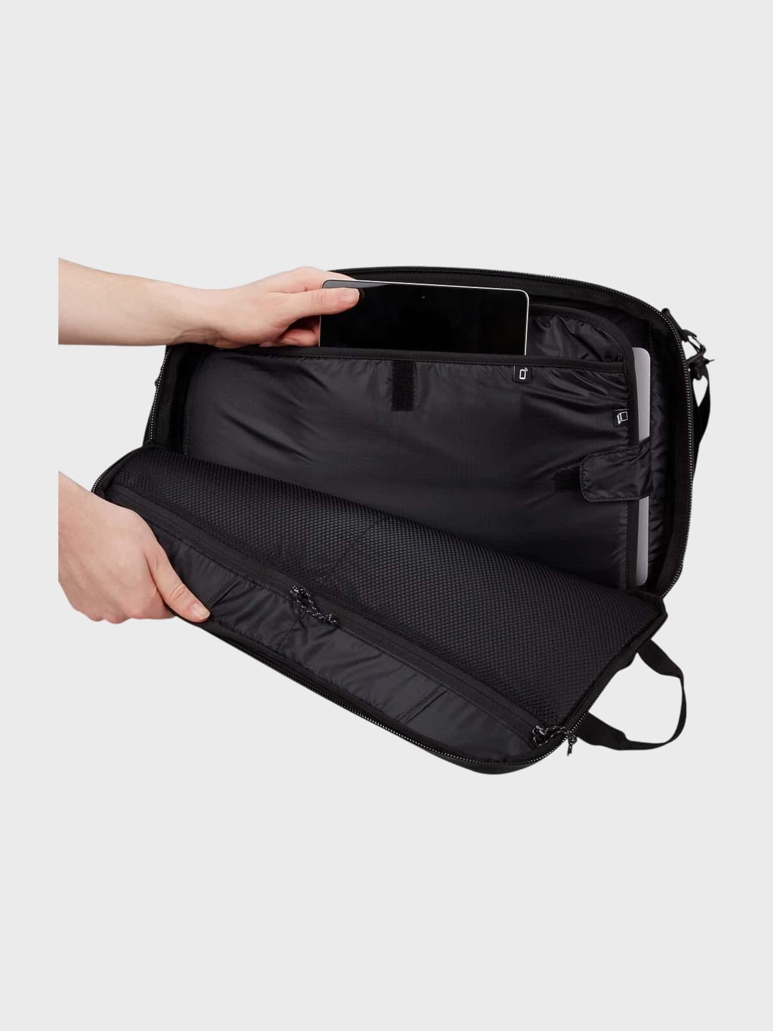 kamu-outdoors-product-seon-3-way-18l-reppu-black-3_processed.webp