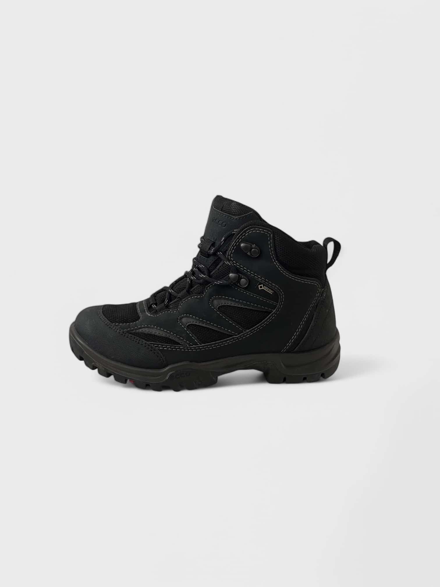 kamu-outdoors-product-image-musta-ekdo3.jpg