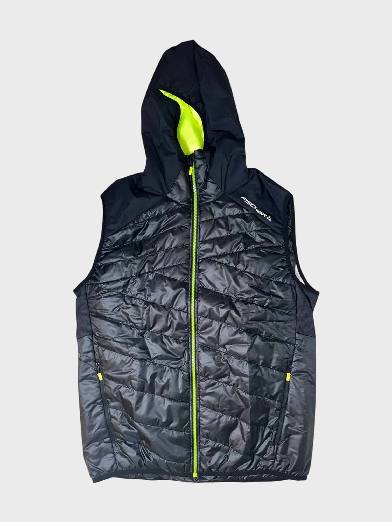 kamu-outdoors-product-primaloft-vest-musta-1_processed.webp