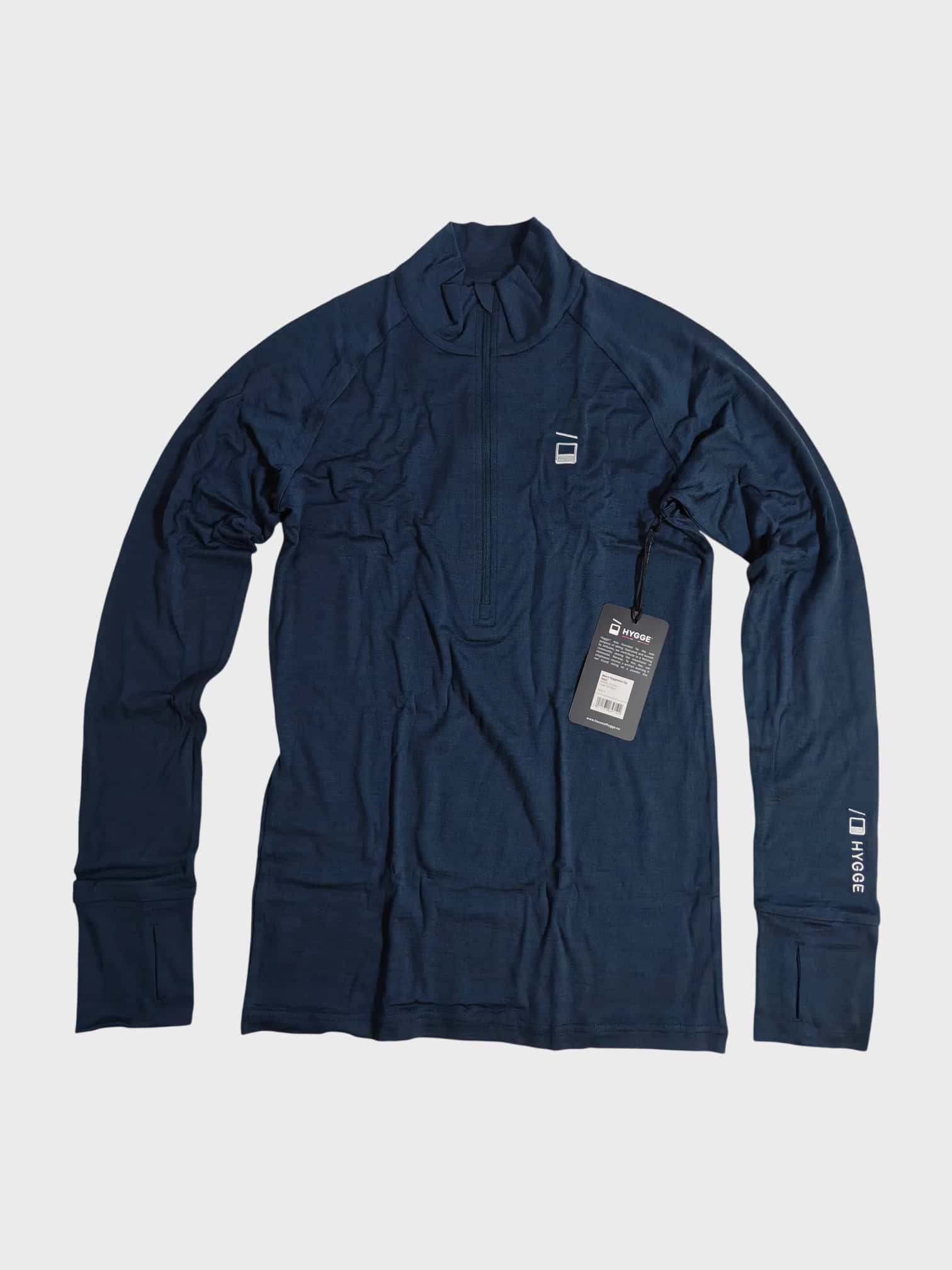 kamu-outdoors-product-hyggewool-zip-neck-miesten-merinovilla-aluspaita-navy-180-grammaa-6_processed.webp