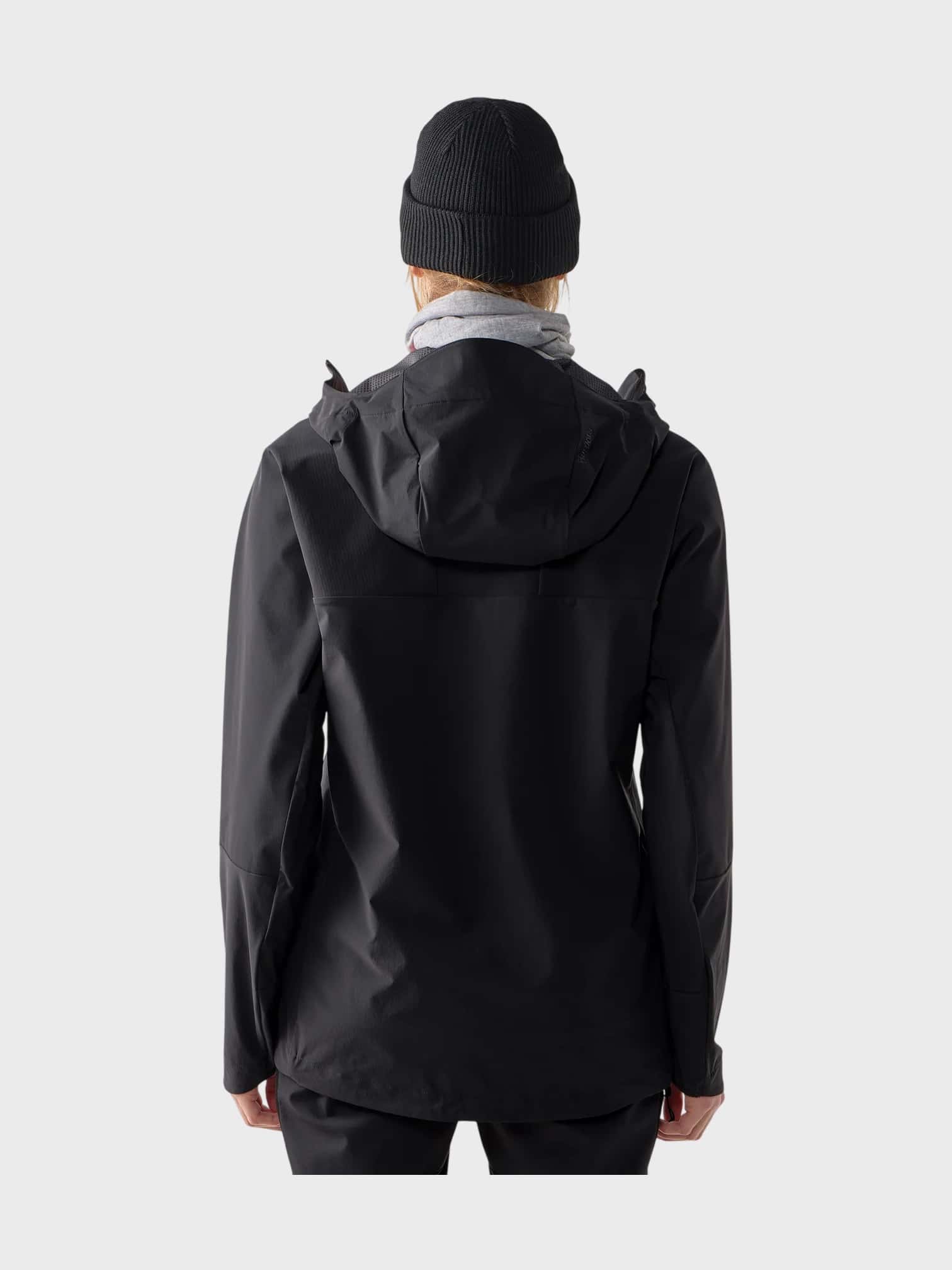 kamu-outdoors-product-roc-sight-softshell-ii-jacket-women-naisten-kuoritakki-true-black-10_processed.webp