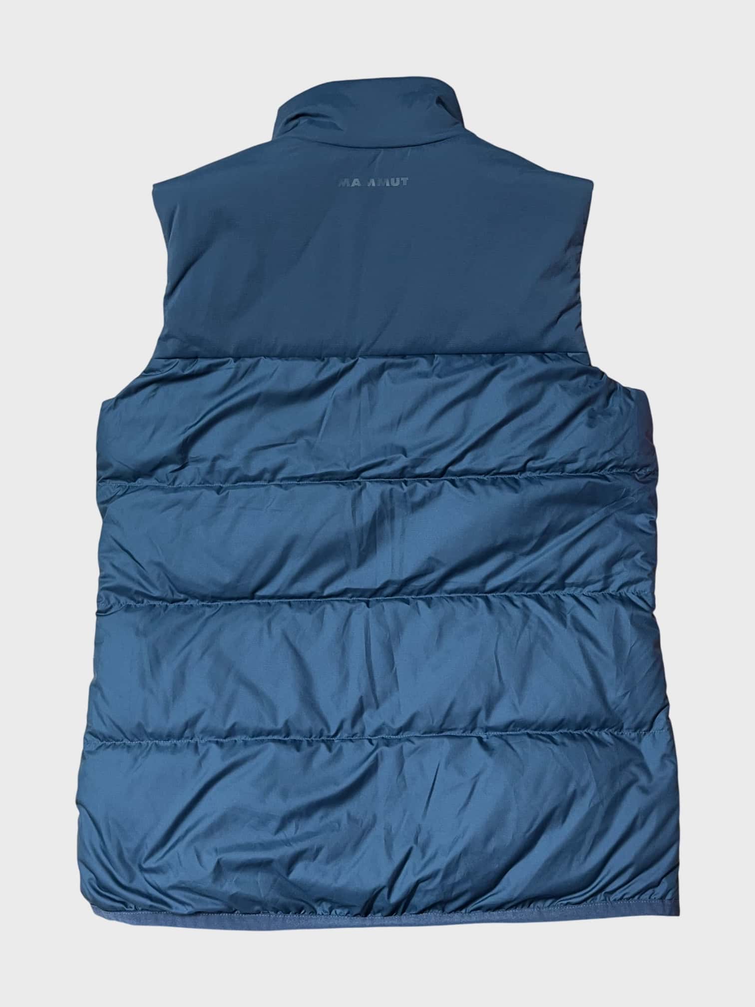 kamu-outdoors-product-whitehorn-insulated-vest-men-wing-teal-sapphire-2_processed.webp