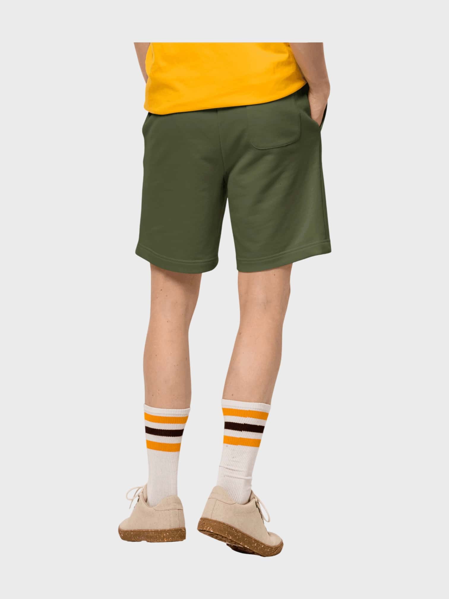 kamu-outdoors-product-essential-sweat-miesten-shortsit-greenwood-8_processed.webp