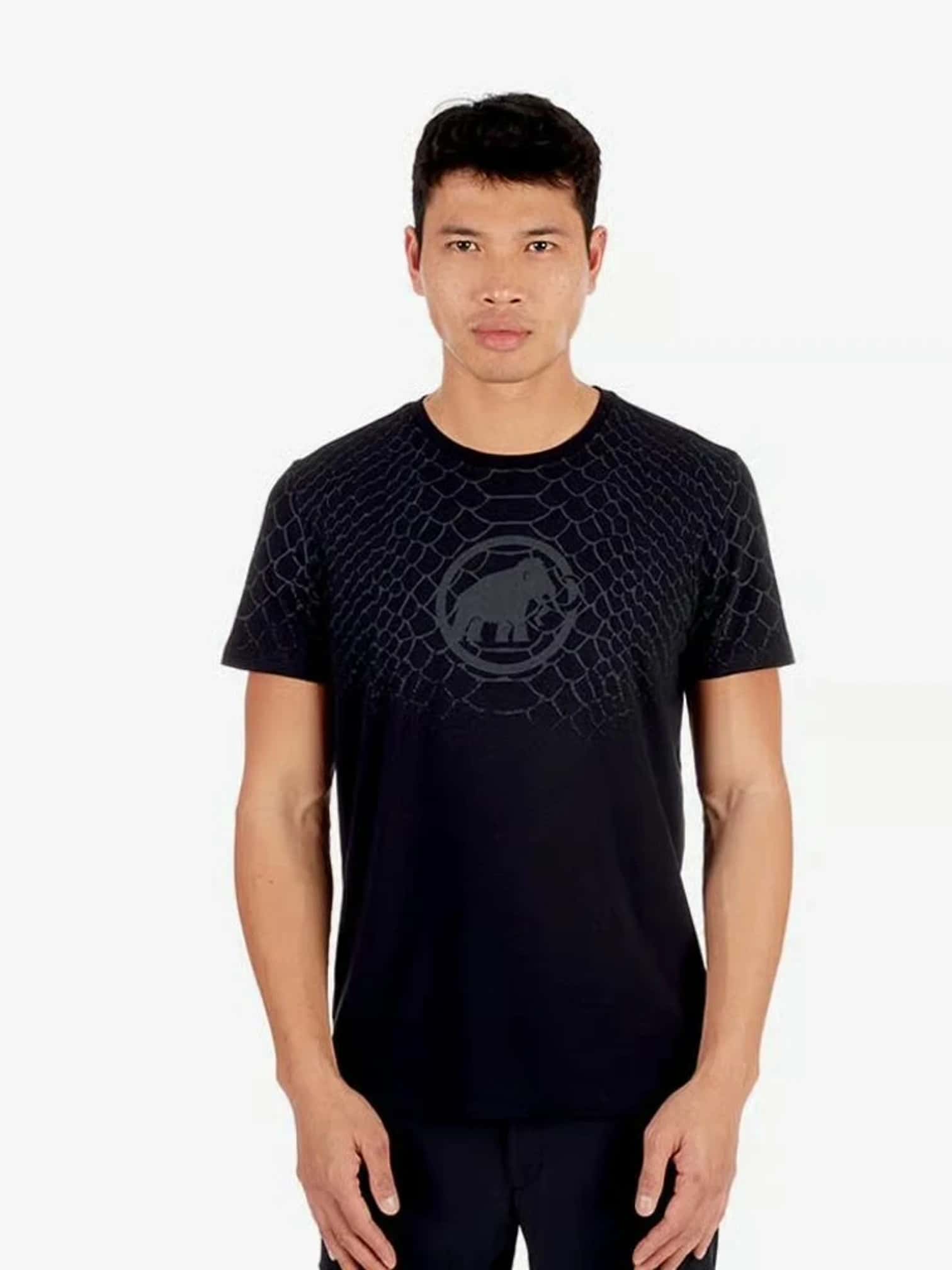 kamu-outdoors-product-mammut-logo-t-shirt-men-blackweb-3_processed.webp