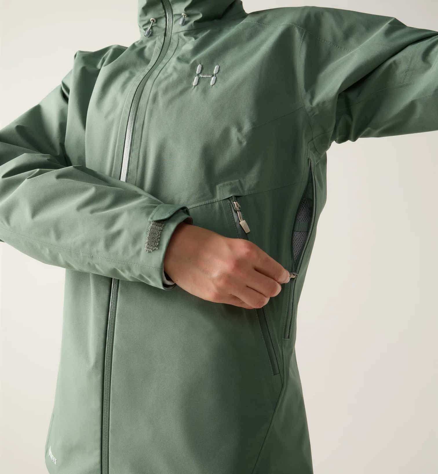 kamu-outdoors-product-zodiac-iii-jacket-women-naisten-kuoritakki-chlorophyll-green-13_processed.webp