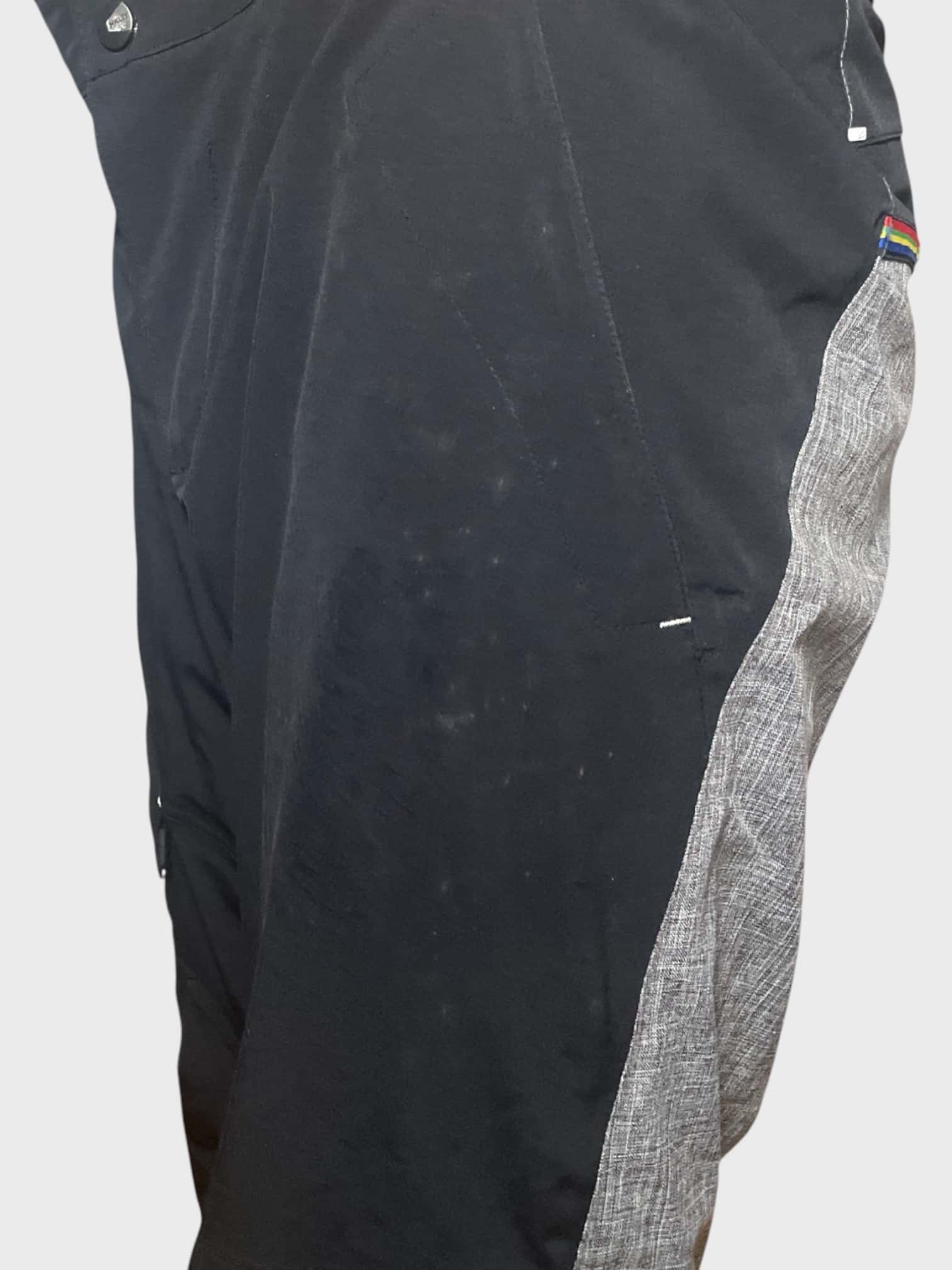 kamu-outdoors-product-image-musta-harmaa-iijia.jpg