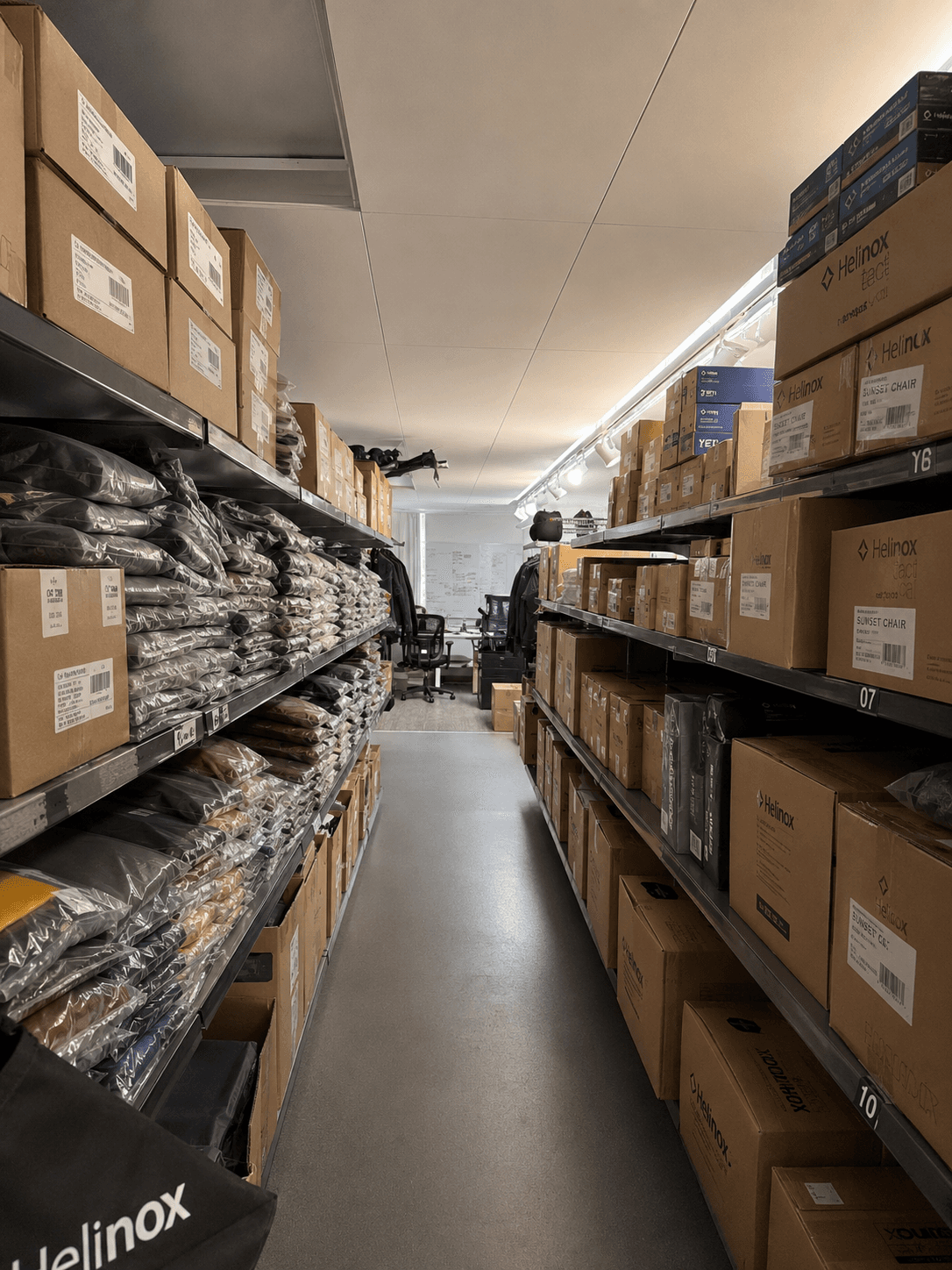 Kamu Outdoorsin varasto ja logistiikka