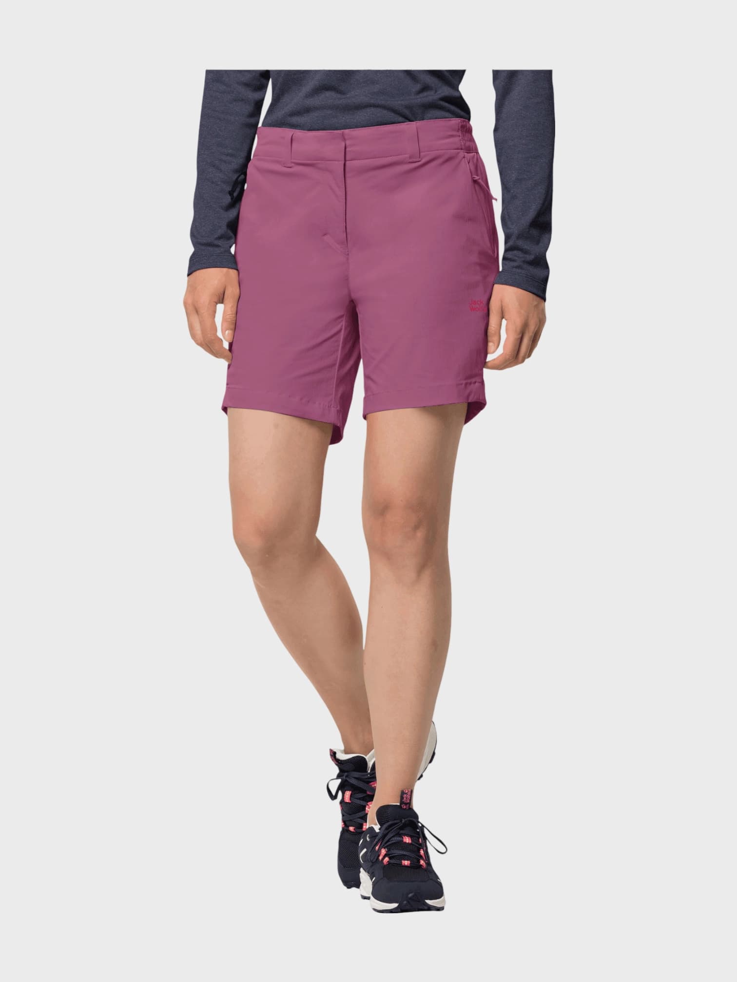 PEAK SHORT naisten shortsit