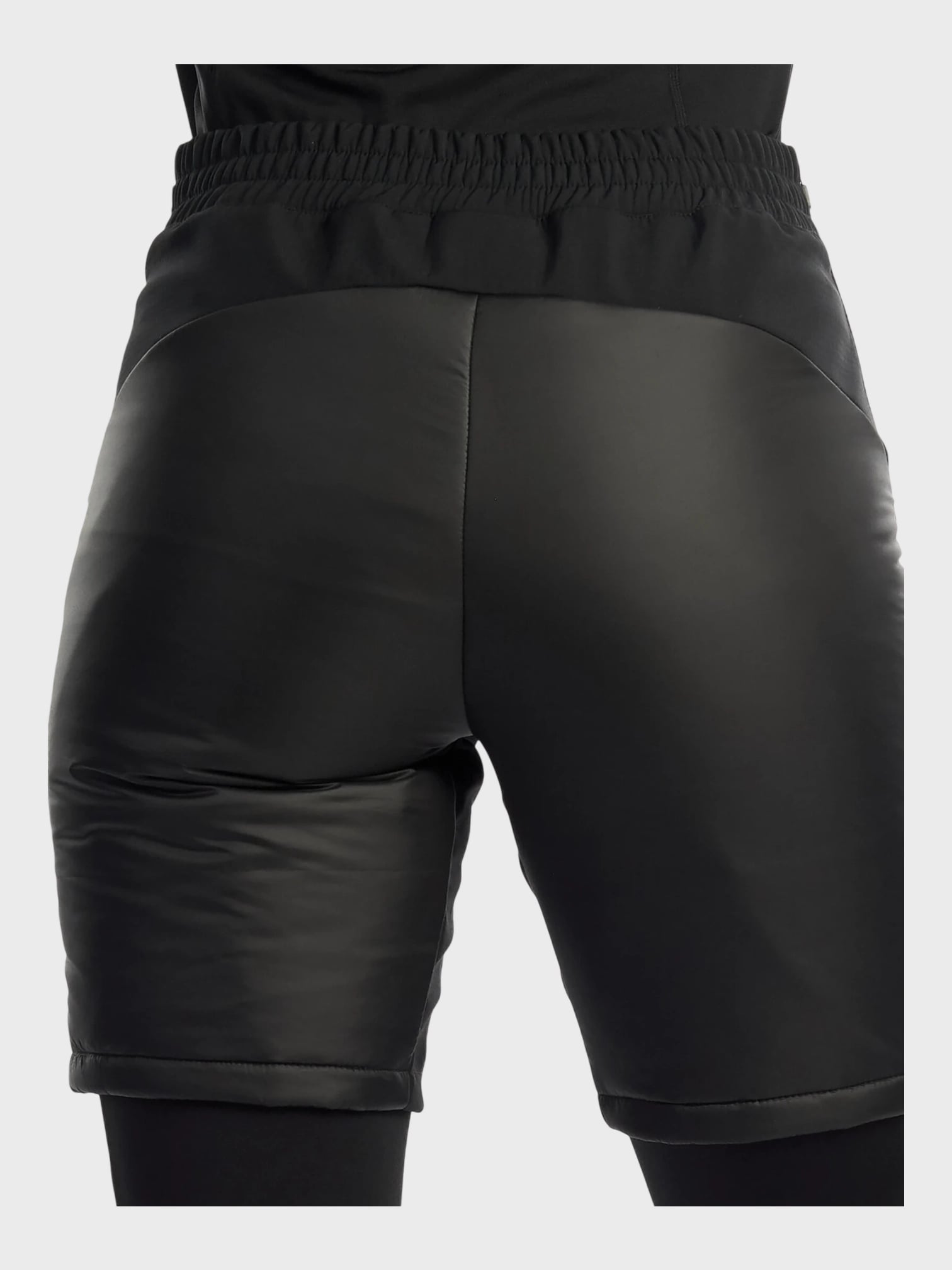 kamu-outdoors-product-idre-20-insulation-naisten-lapmoshortsit-musta-2_processed.webp