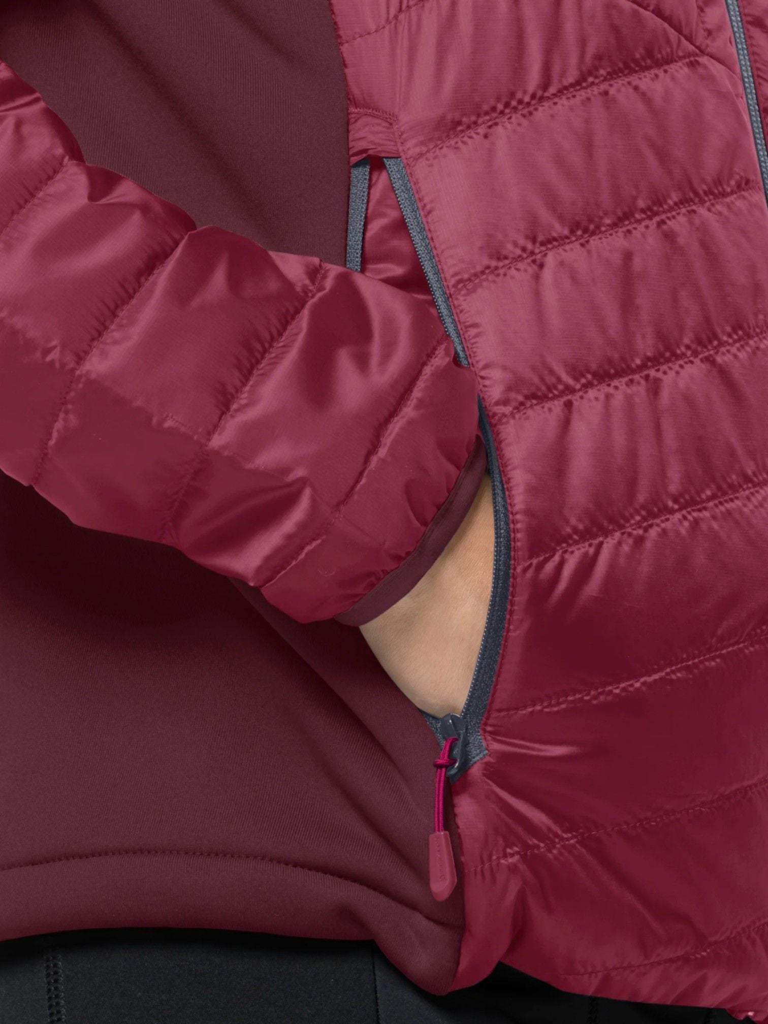 kamu-outdoors-product-jack-wolfskin-naisten-takki2.jpg