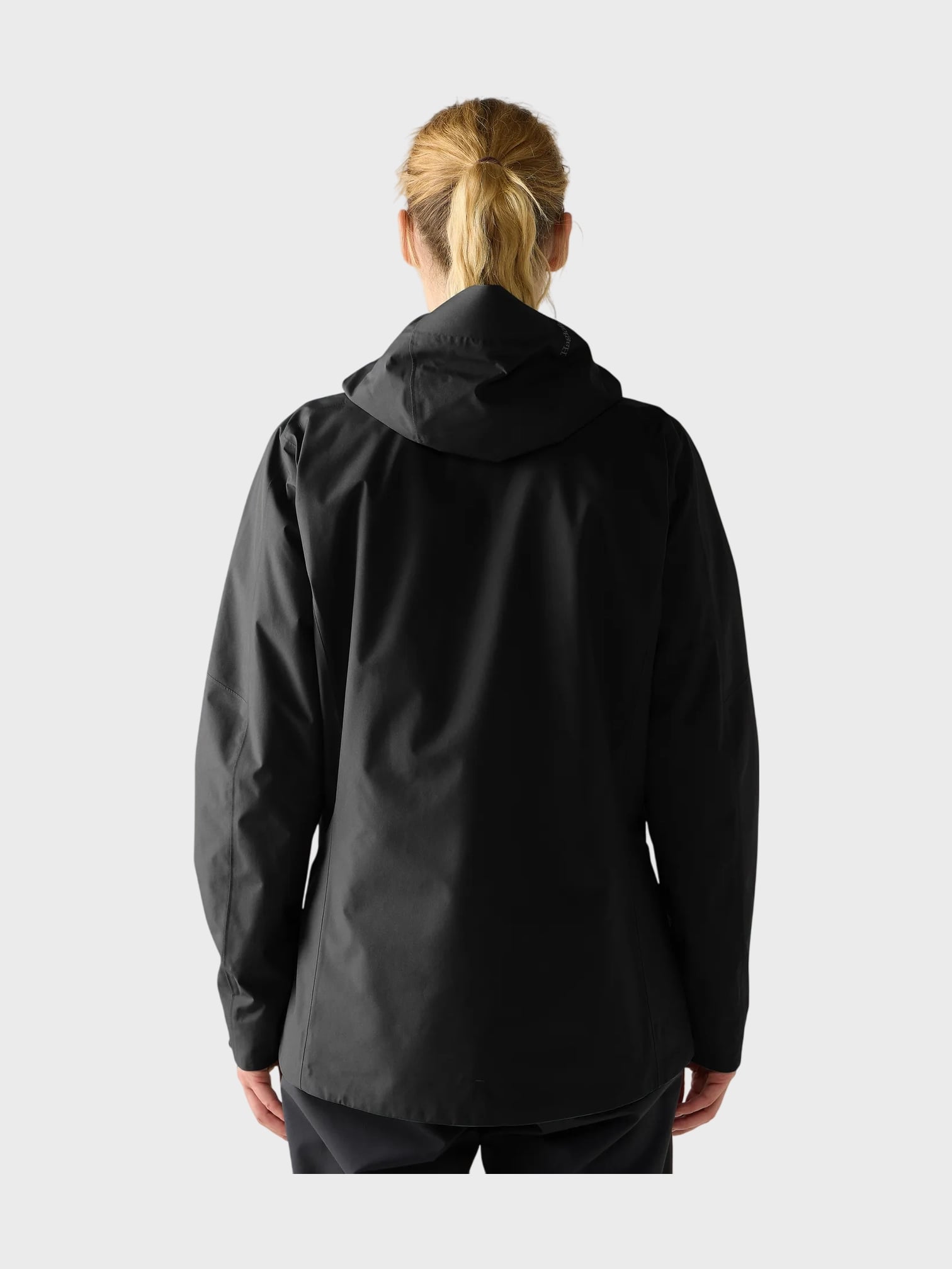 kamu-outdoors-product-zodiac-iii-jacket-women-naisten-kuoritakki-true-black-3_processed.webp