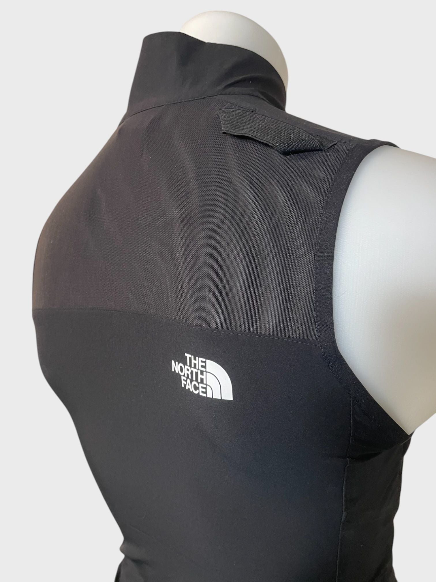 kamu-outdoors-product-thenorthface-liivi.jpg