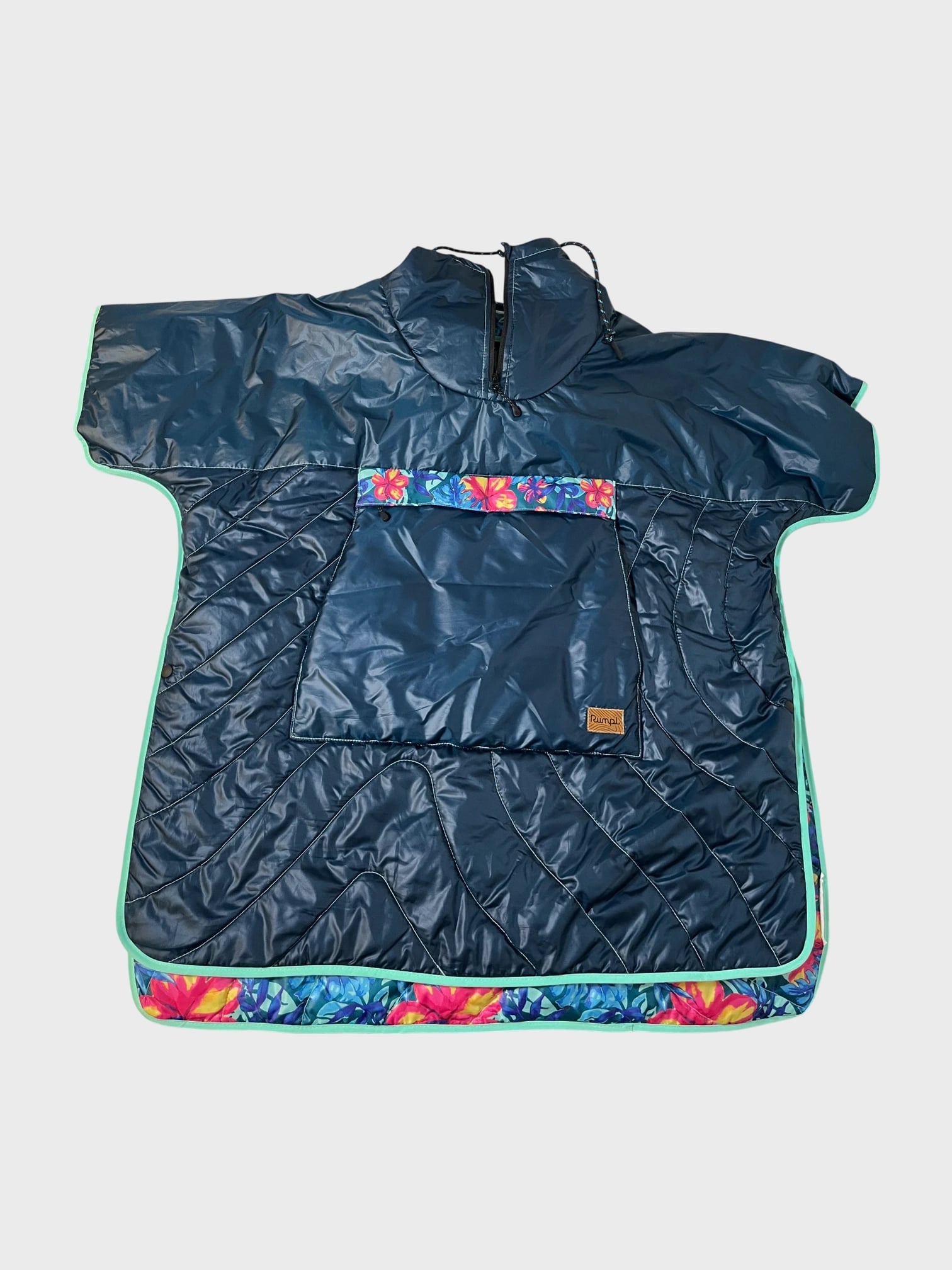 kamu-outdoors-product-rumpl-poncho-sininen-1_processed.webp