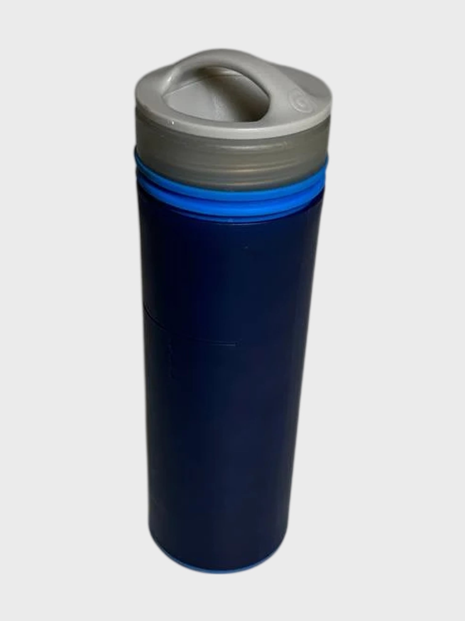 kamu-outdoors-product-grayl-ultralight-purifier-bottle-vesisuodatinpullo-tummansininen-2_processed.webp