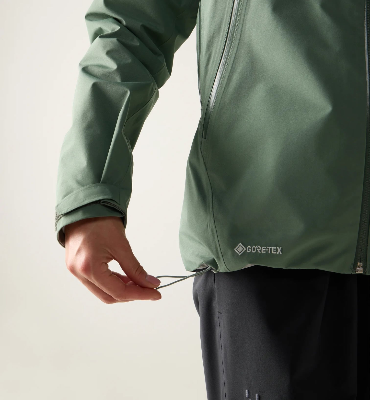 kamu-outdoors-product-zodiac-iii-jacket-women-naisten-kuoritakki-chlorophyll-green-12_processed.webp