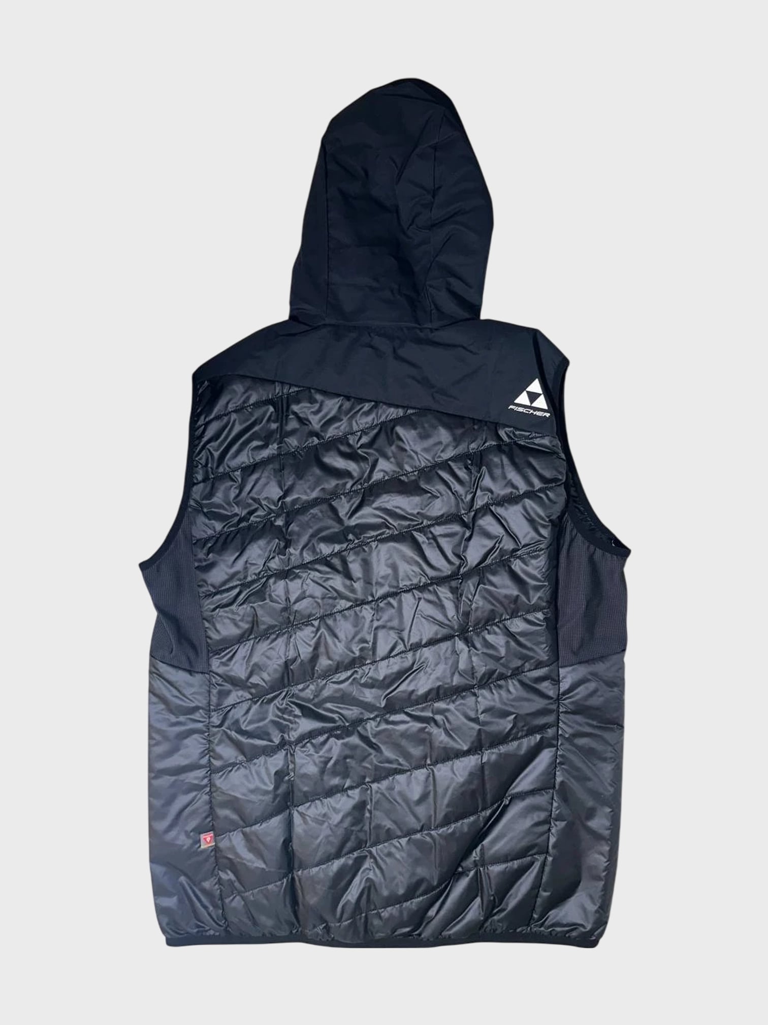 kamu-outdoors-product-primaloft-vest-musta-2_processed.webp