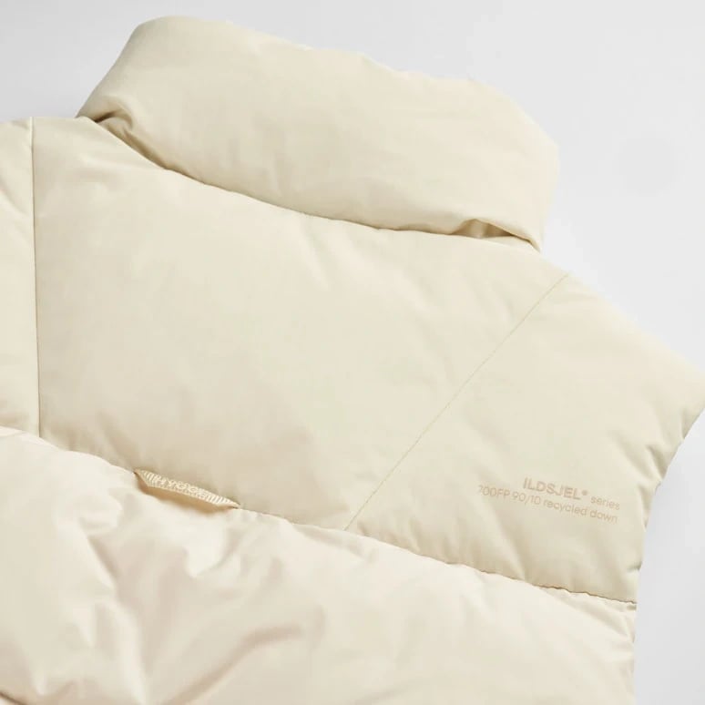 kamu-outdoors-product-ildsjel-down-naisten-liivi-white-3_processed.webp