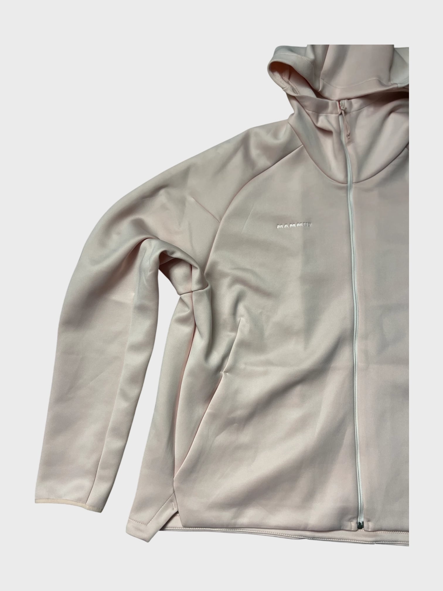kamu-outdoors-product-mammut-logo-hooded-jacket-women-candy-11_processed.webp