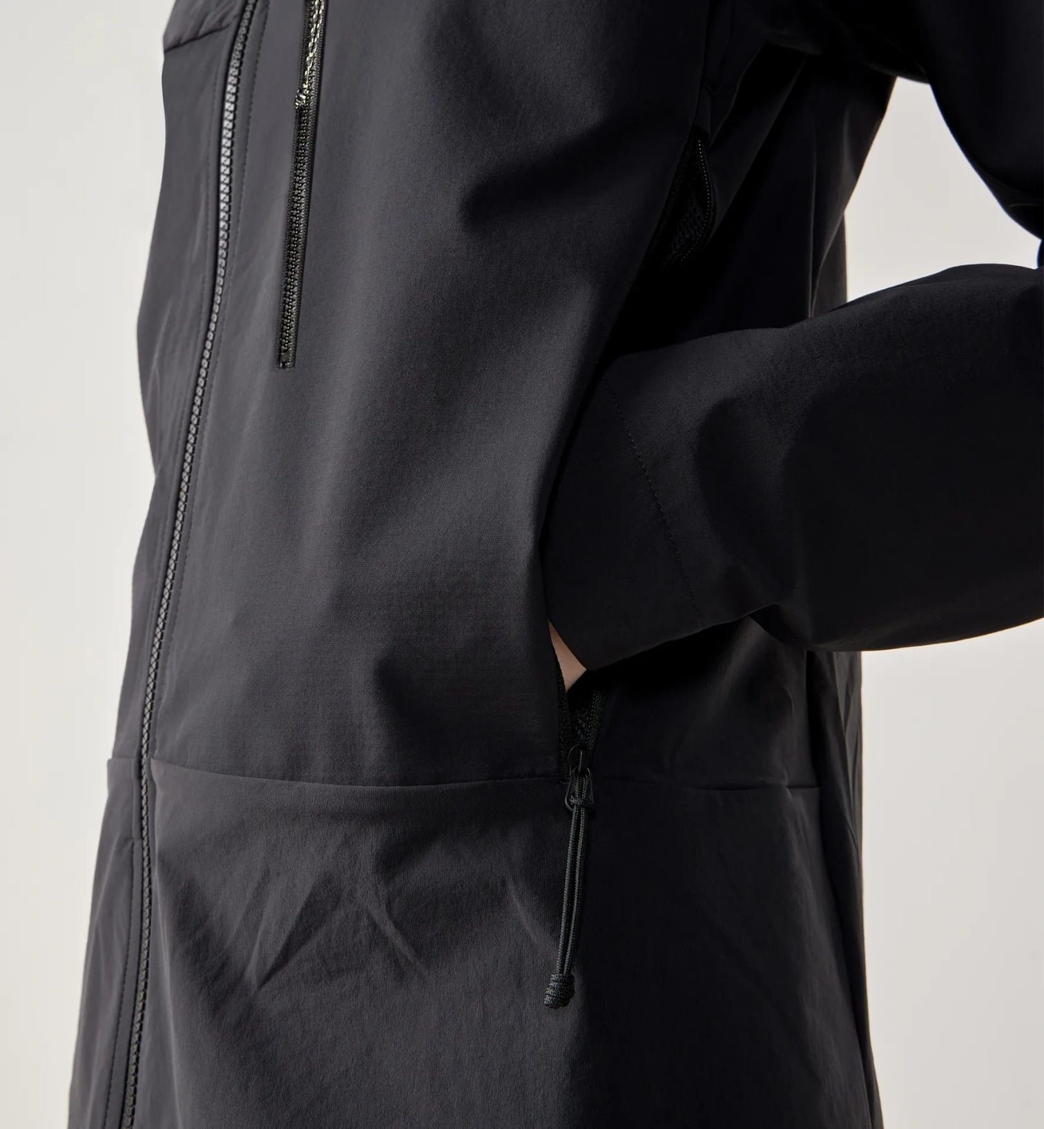 kamu-outdoors-product-roc-sight-softshell-ii-jacket-women-naisten-kuoritakki-true-black-15_processed.webp