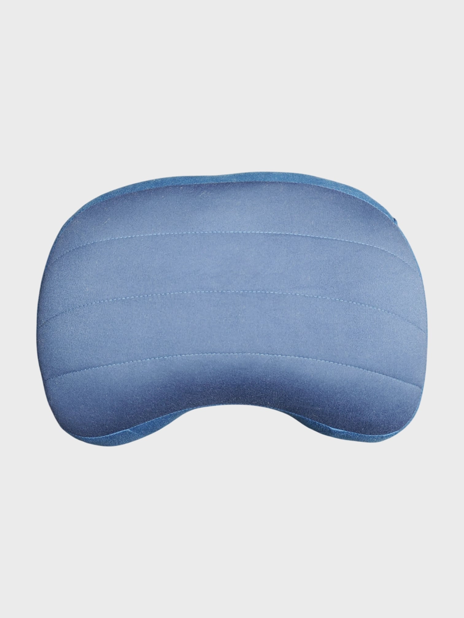 kamu-outdoors-product-aeros-pillow-premium-regular-sininen-2_processed.webp