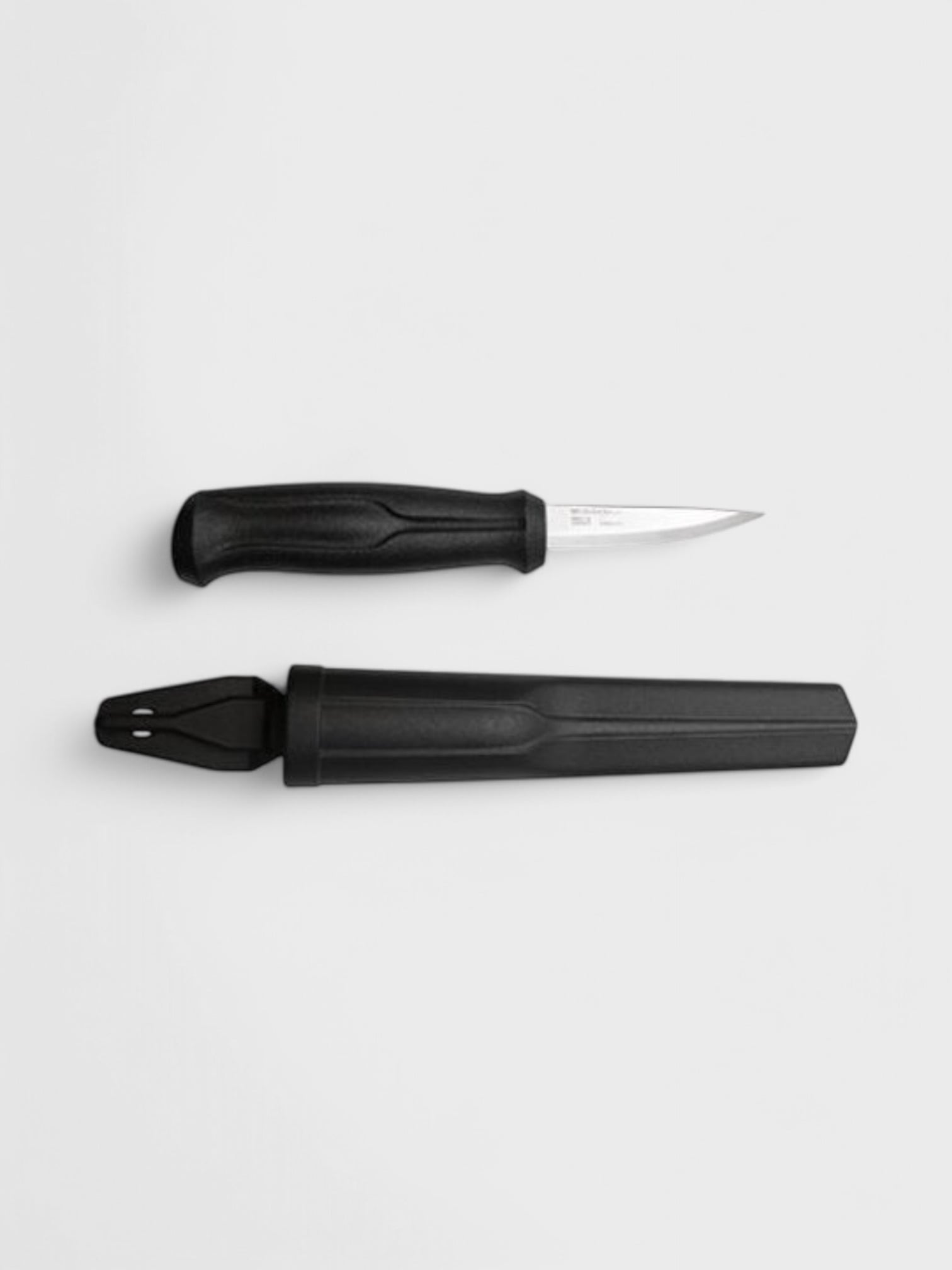 kamu-outdoors-product-puuveitsi-morakniv-basic-80-mm-tera-db9cb_reference-photoroom.jpg