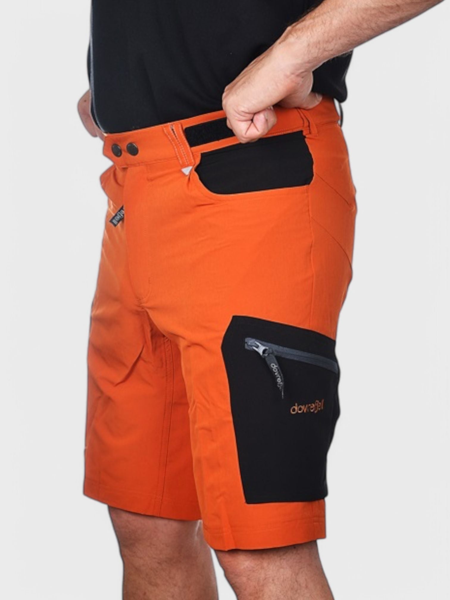 kamu-outdoors-product-tuotesivu_dovrefjellcomfortfitshortsitmiehet_7071217030305_1ec35626223d_2-photoroom.jpg