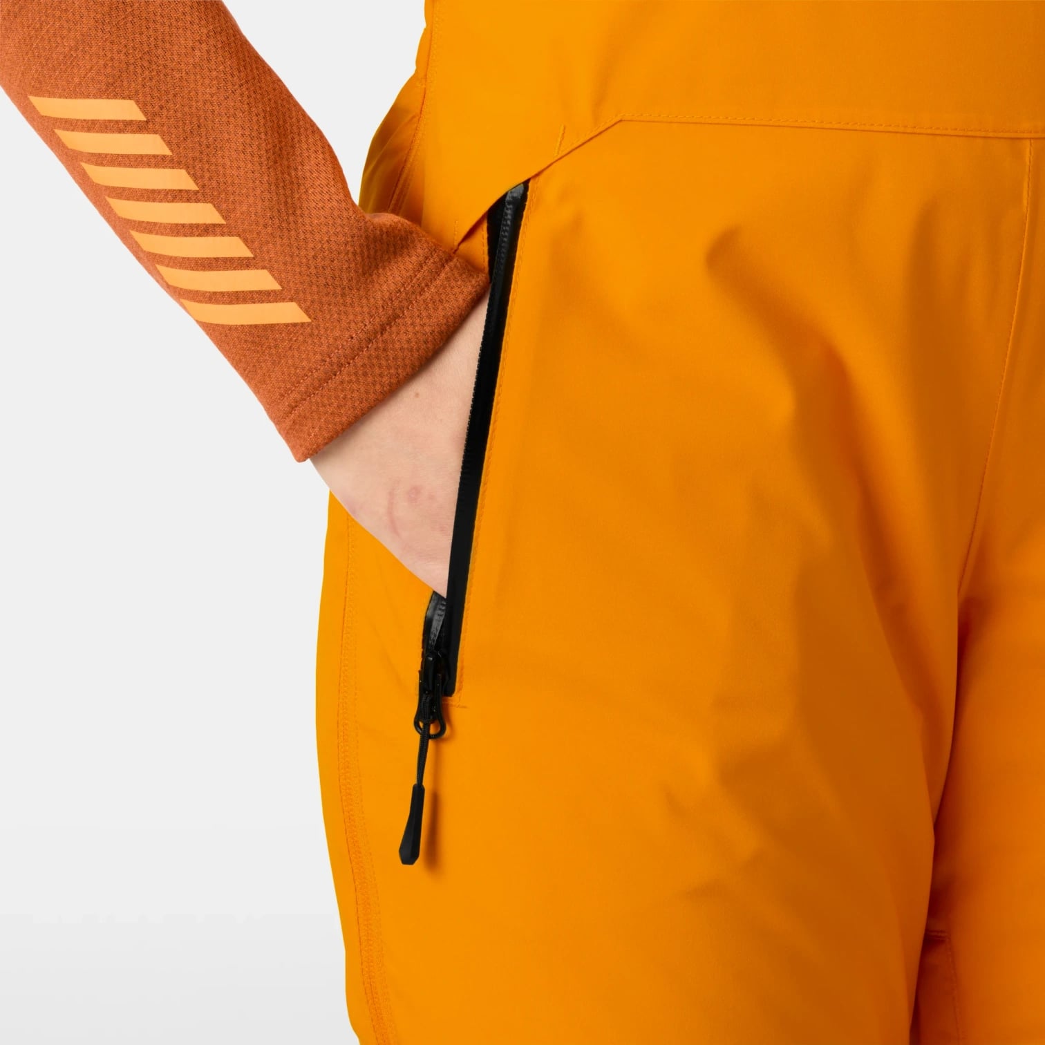 kamu-outdoors-product-w-legendary-insulated-bib-pant-naisten-lasketteluhousut-ignite-orange-19_processed.webp