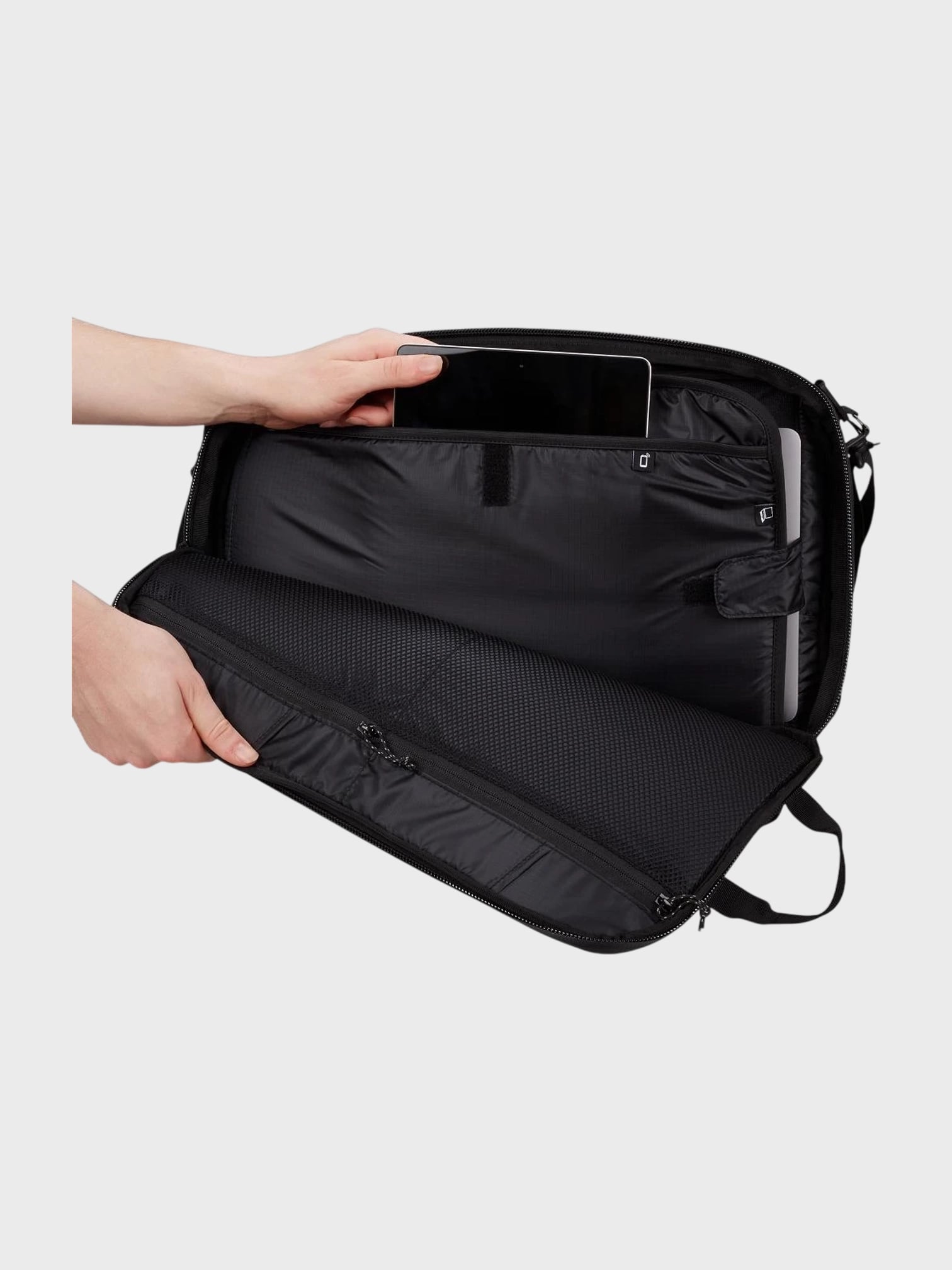kamu-outdoors-product-seon-3-way-18l-reppu-black-3_processed.webp