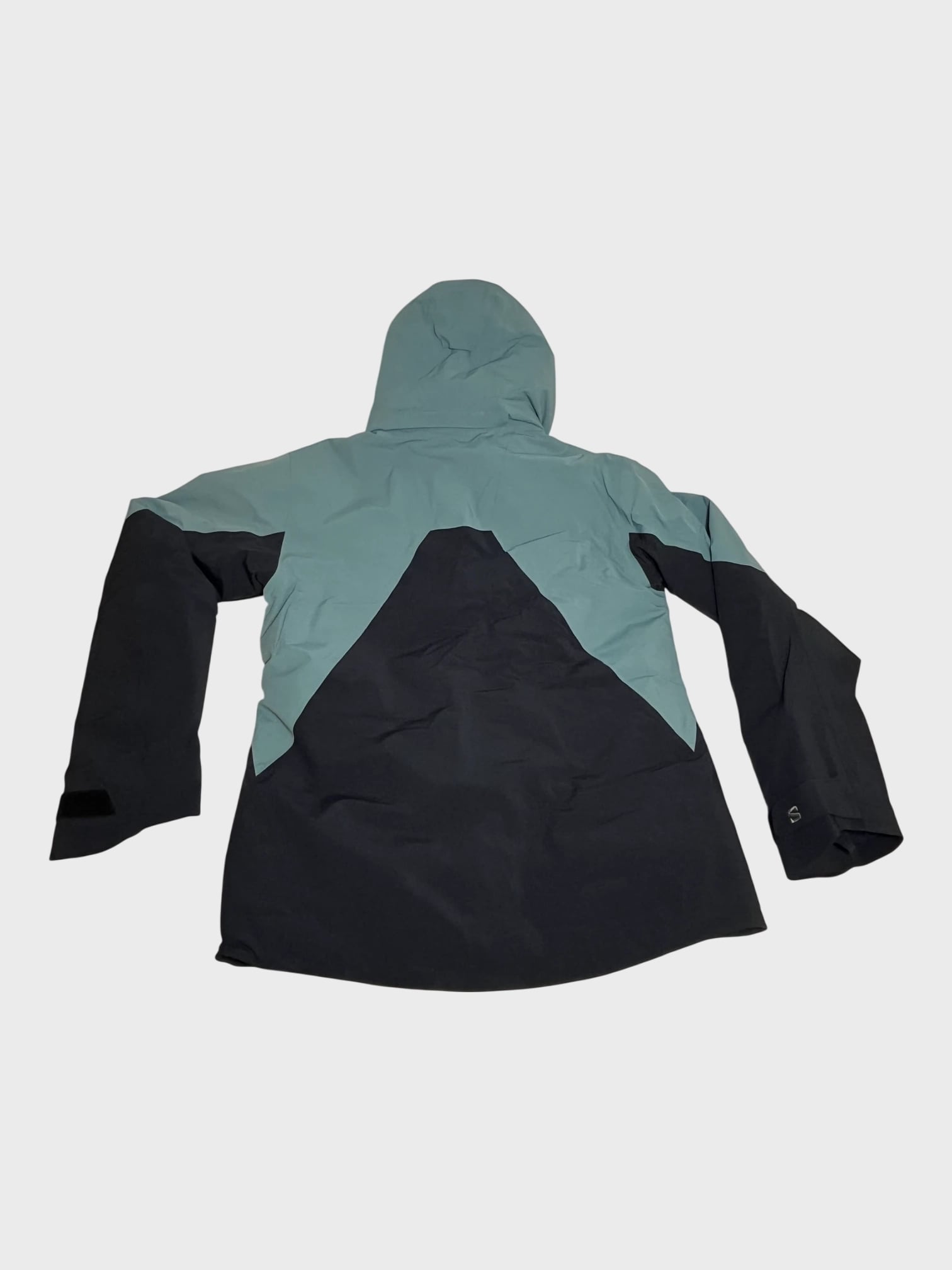 kamu-outdoors-product-brilliant-jacket-miesten-talvitakki-deep-black-8_processed.webp