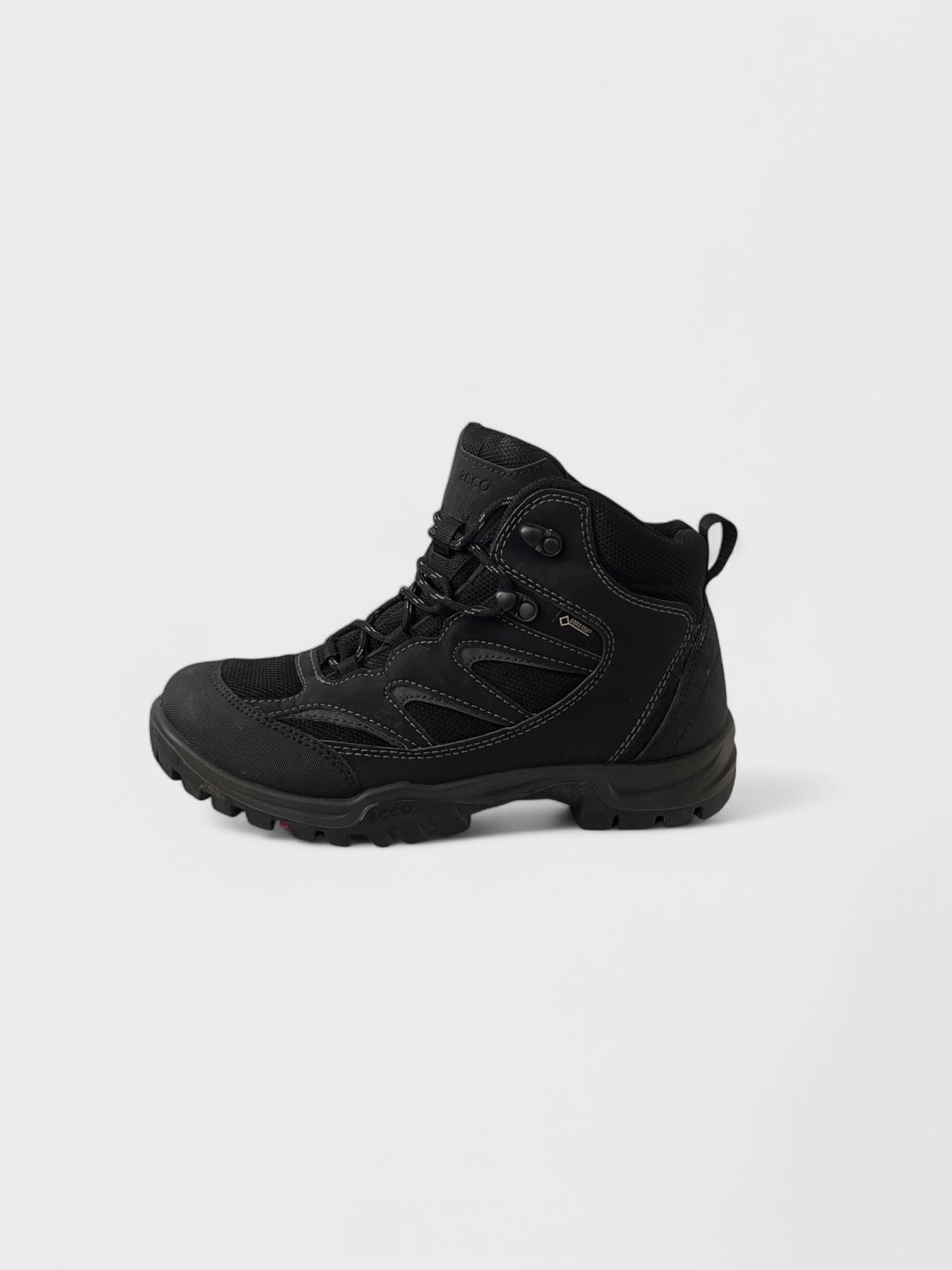 kamu-outdoors-product-image-musta-ekdo3.jpg