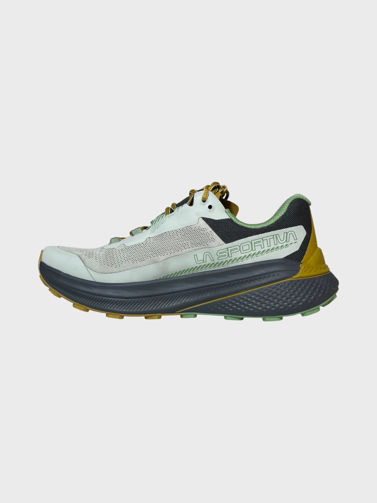 kamu-outdoors-product-prodigio-naisten-polkujuoksukengat-mineralcarbon-27_processed.webp