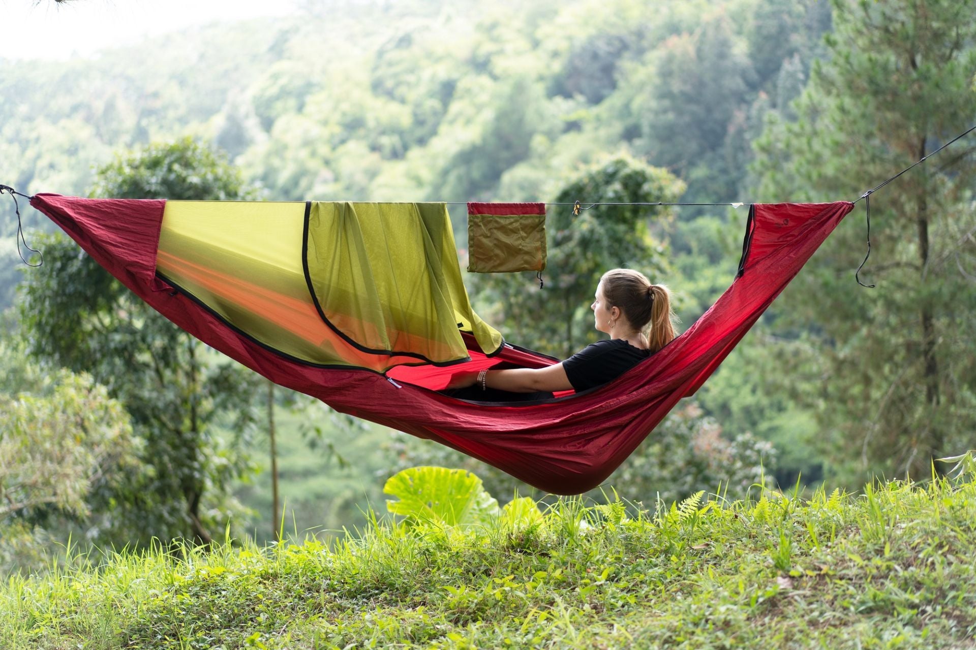kamu-outdoors-product-ticket-to-the-moon_tmopro34_lifestyle_1_1920x1920.jpg