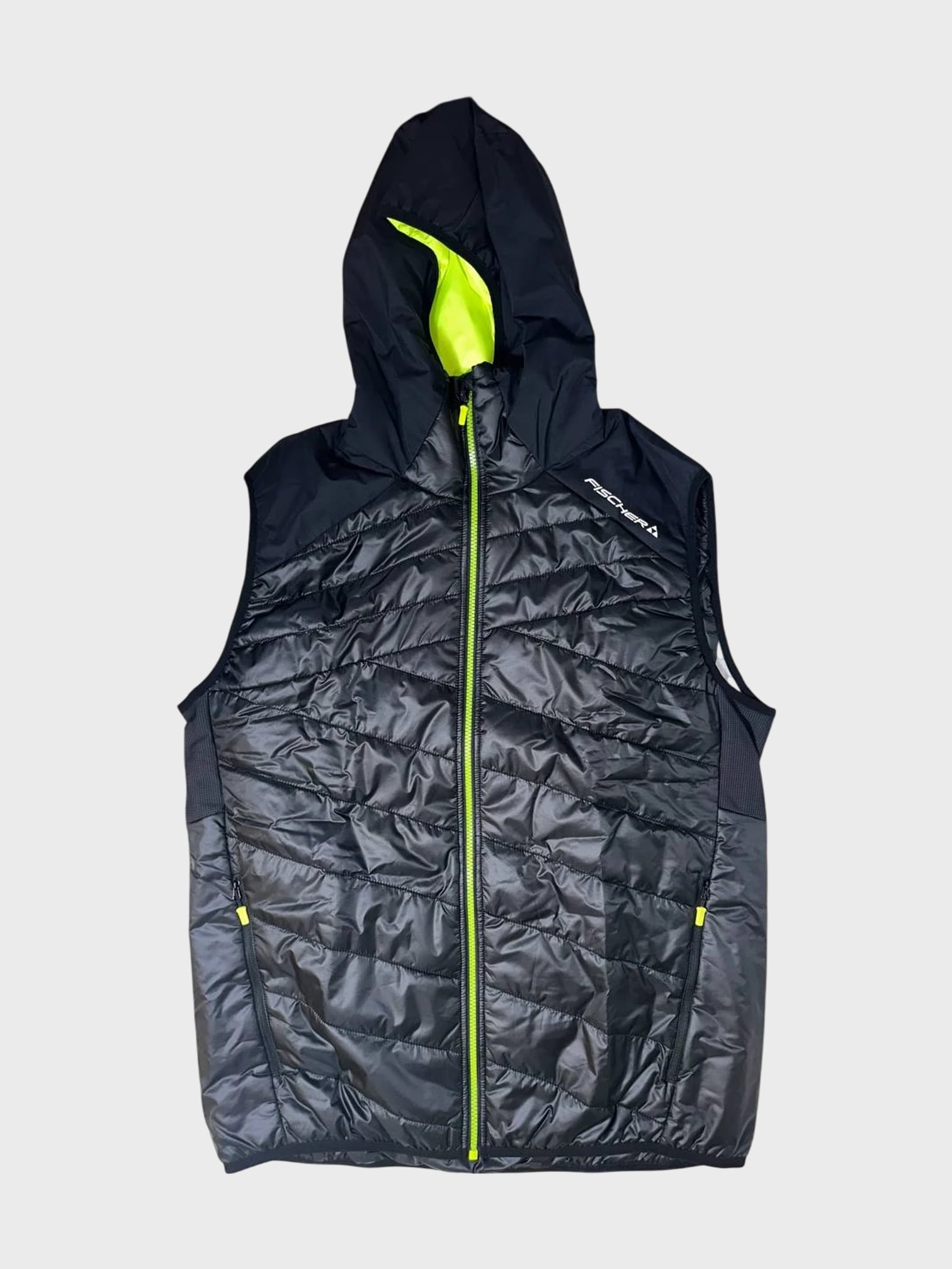 kamu-outdoors-product-primaloft-vest-musta-1_processed.webp