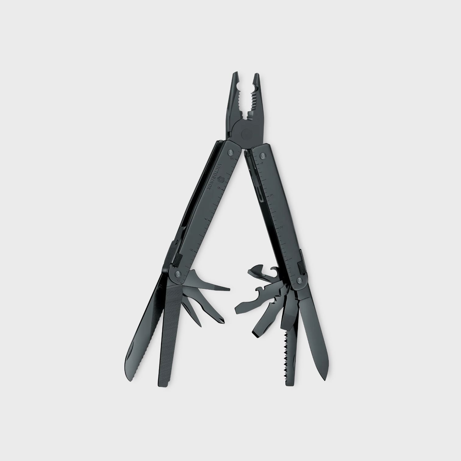 kamu-outdoors-product-victorinox_monitoimityokalu4-photoroom.jpg