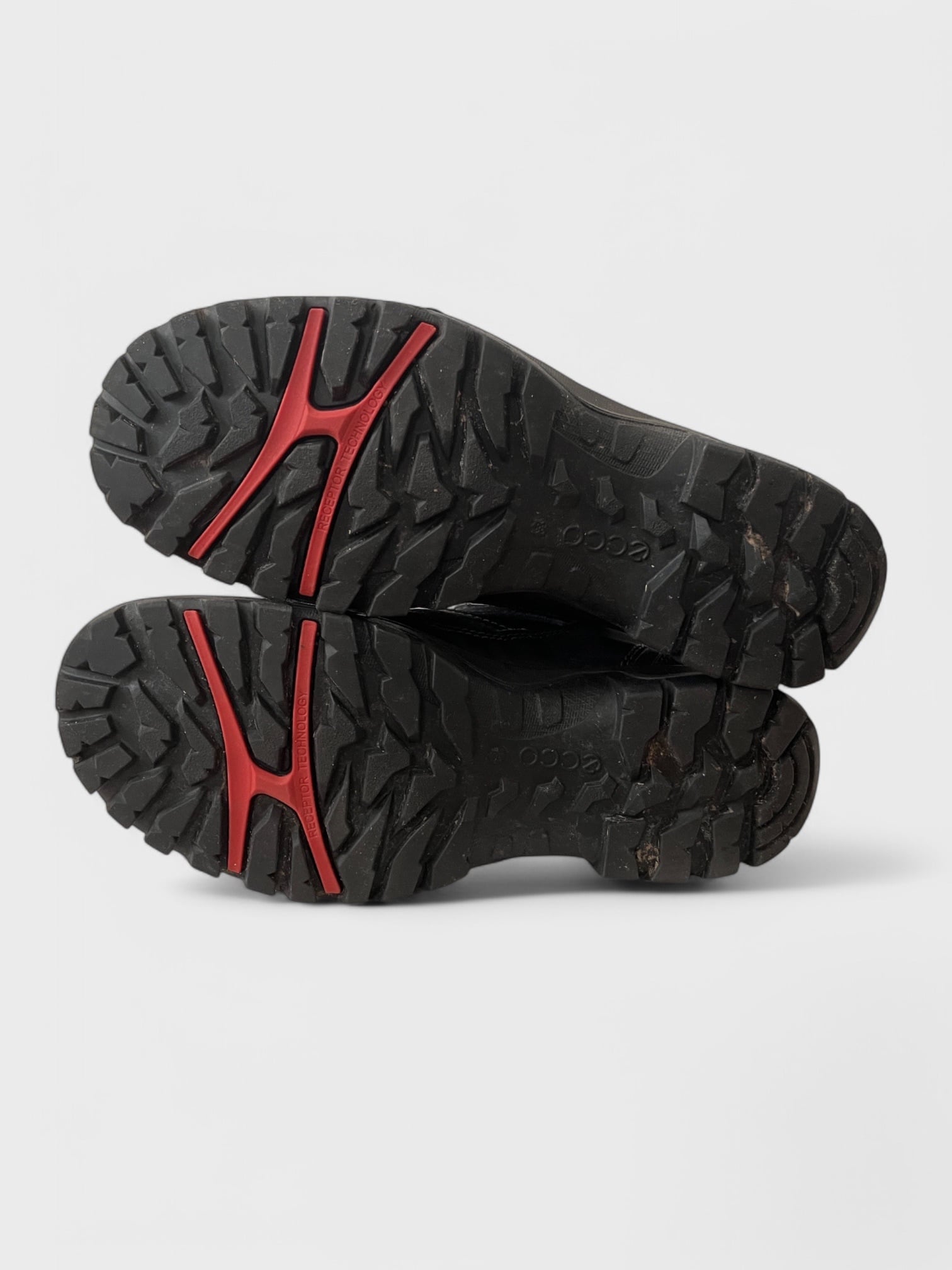 kamu-outdoors-product-image-musta-vhuzz.jpg