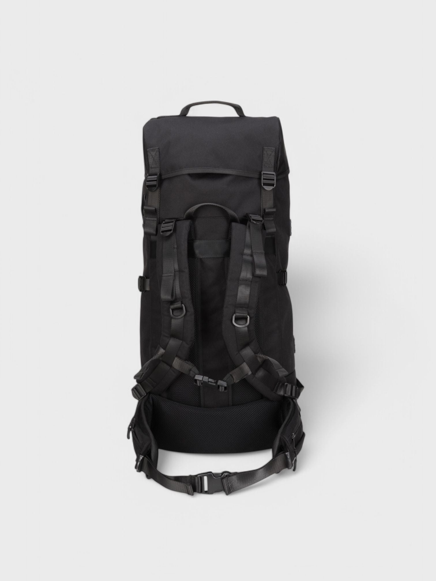 kamu-outdoors-product-affixmustarinkka55l_6429810752154_38ac1c755097_2-photoroom.jpg