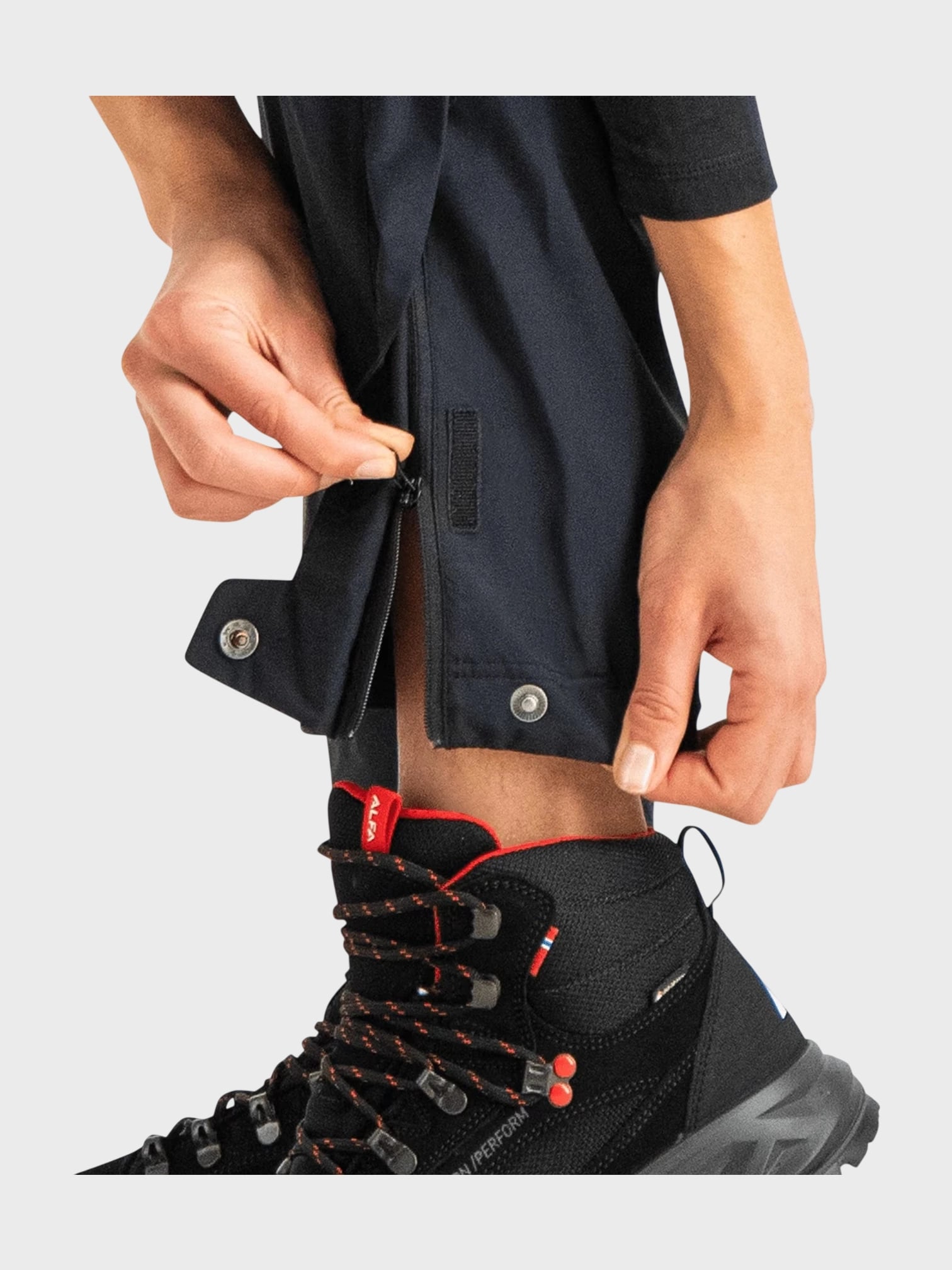 kamu-outdoors-product-vandra-pant-women-true-black-3_processed.webp