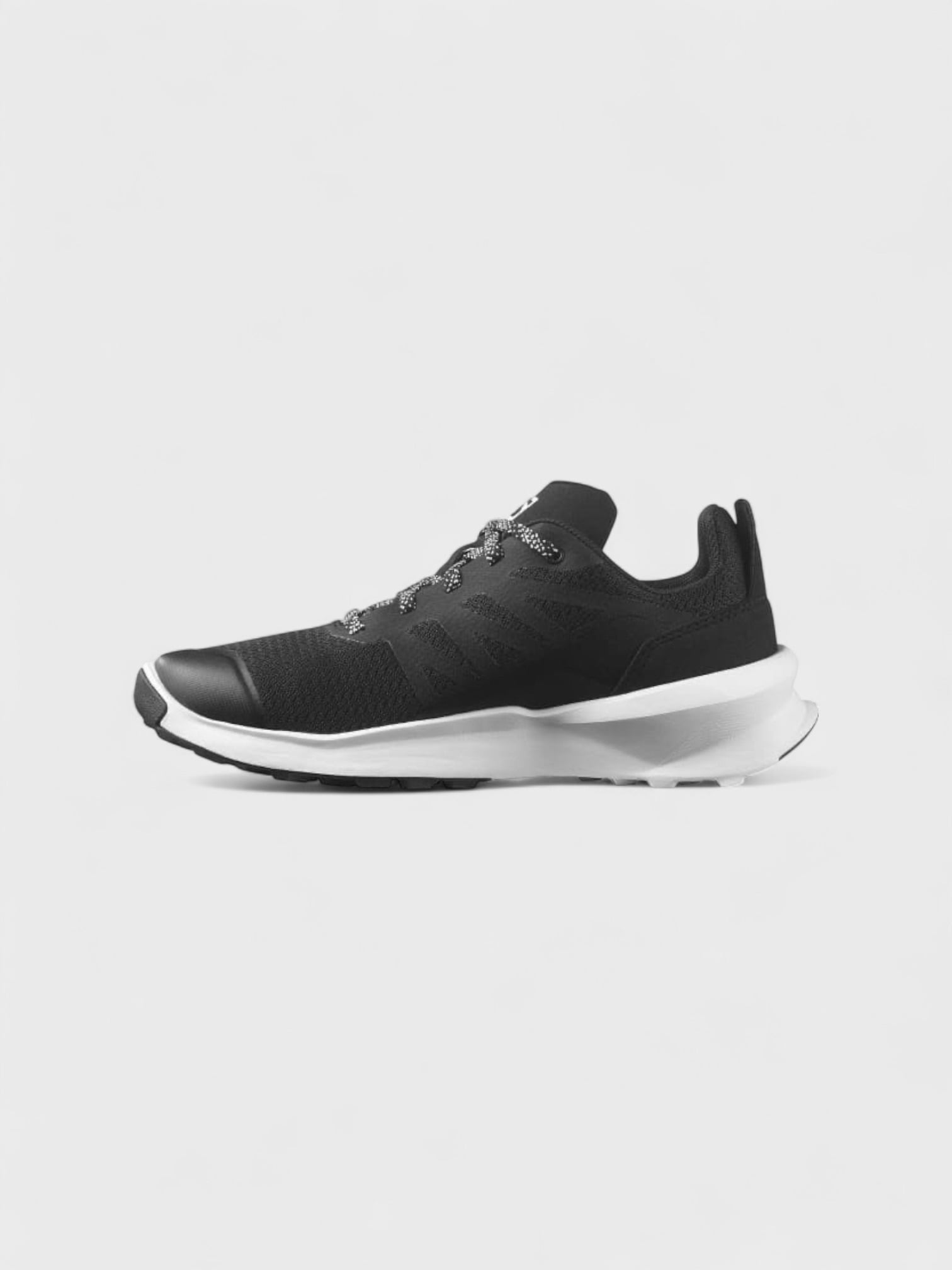 kamu-outdoors-product-9-101492_patrol-j-black-black-white_l41677700_03-photoroom.jpg