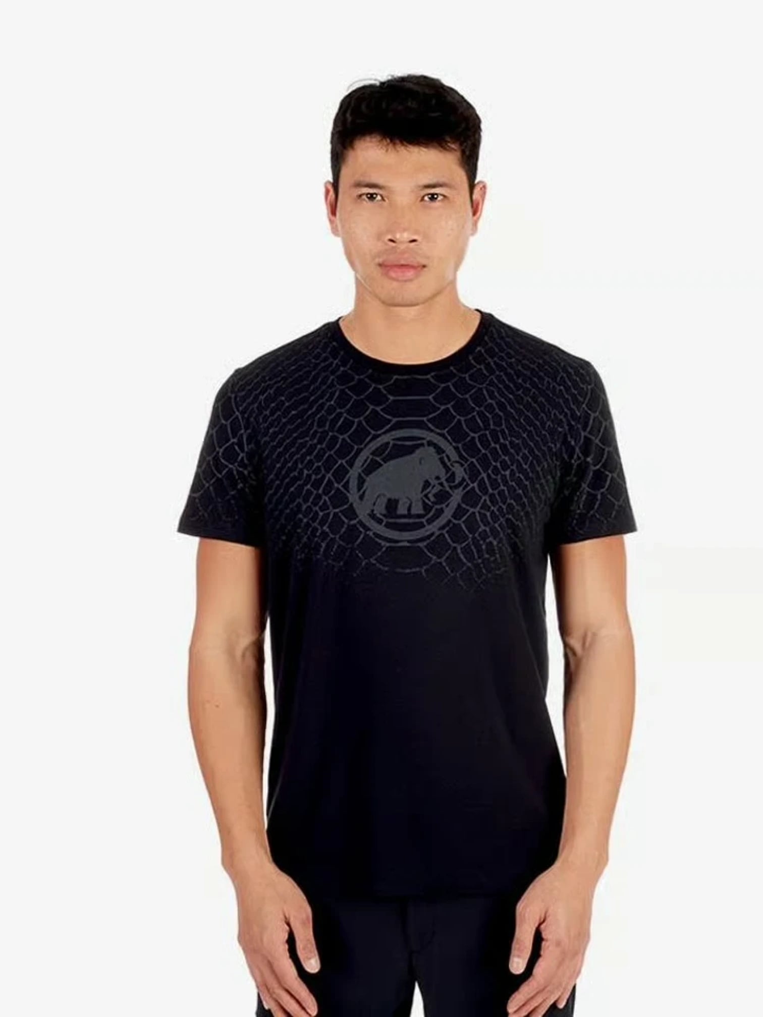 kamu-outdoors-product-mammut-logo-t-shirt-men-blackweb-3_processed.webp