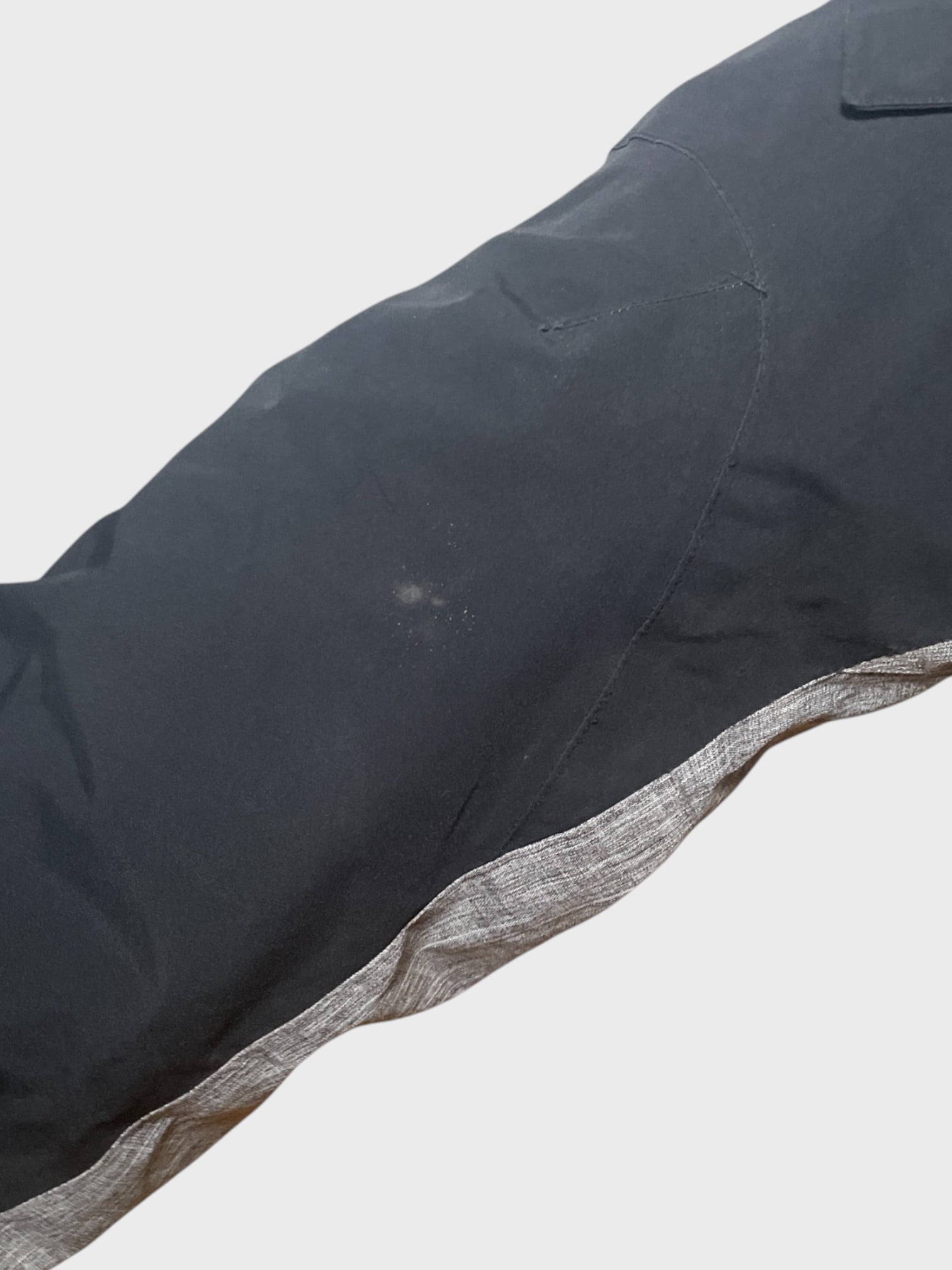 kamu-outdoors-product-image-musta-harmaa-riq2h.jpg